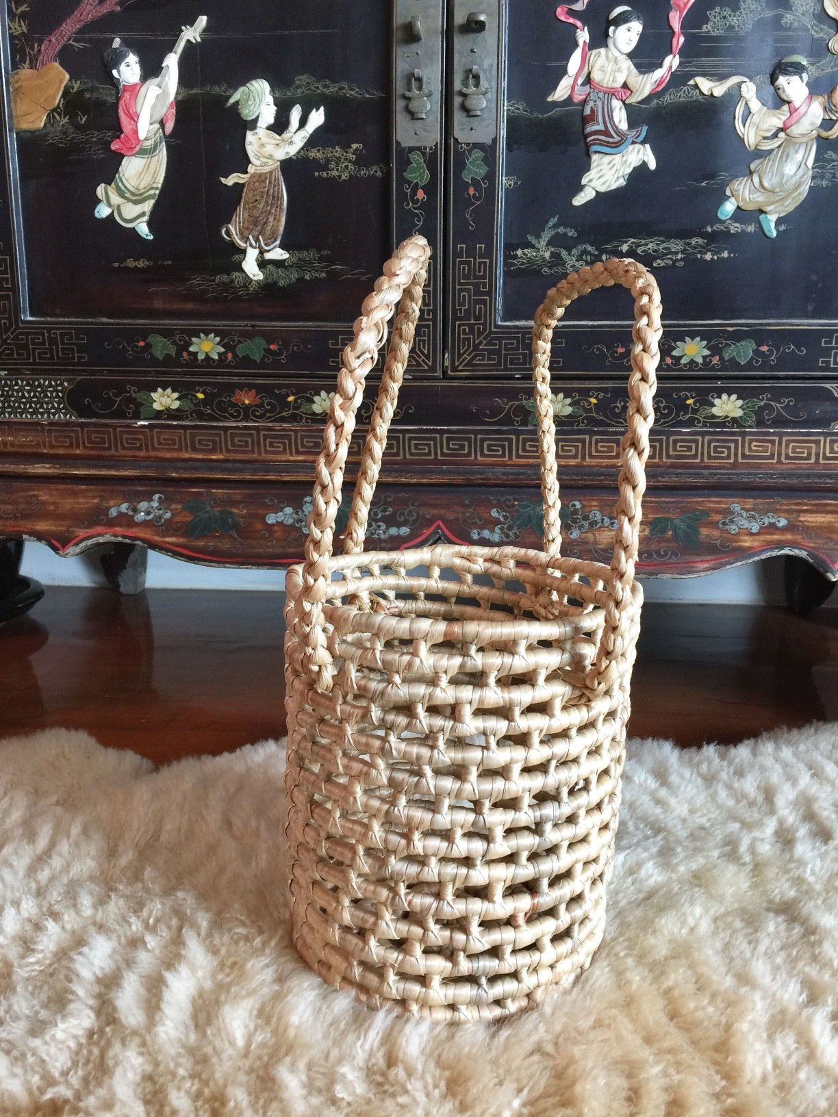 Stylish Round Straw Tote Bag - Eco-Friendly Woven Beach Basket for Women - Perfect for Beach Outings, Picnics, and Summer Shopping