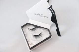 100% Dramatic 3D Siberian Handmade Mink Eyelash Extensions - Cruelty Free, Reusable Up to 20 Times - Includes Applicator & Beautiful Me Lash Box (Naturally Naughty Style A01) - Perfect for Parties, Weddings & Special Occasions