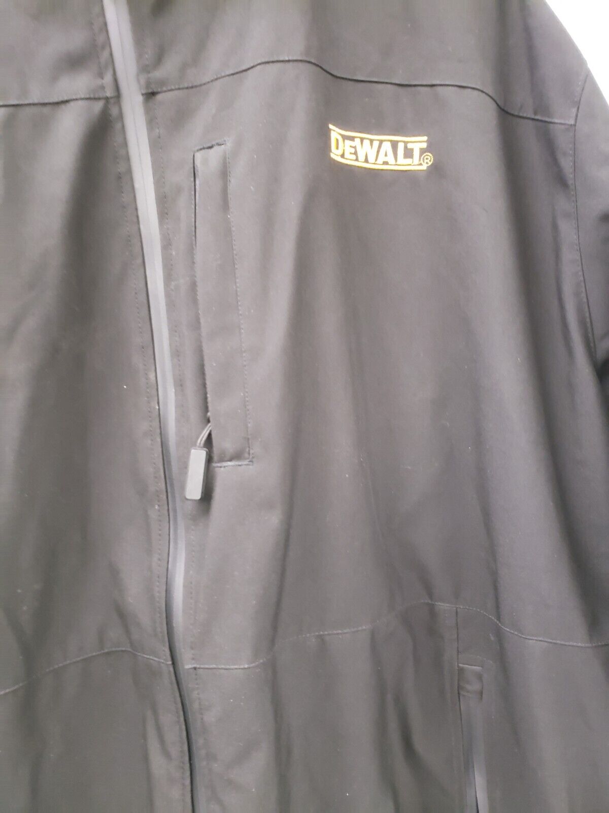 DEWALT 136520 Heated Jacket for Men & Women - Battery-Powered Winter Jacket with Adjustable Heat Settings - Perfect for Outdoor Work, Camping & Cold Weather Activities
