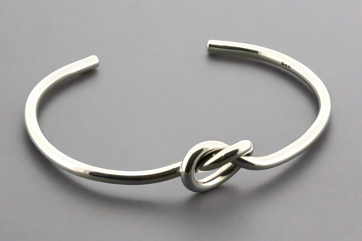 Elegant Eternity Heart Knot Cuff Bracelet - Perfect for Valentine's Day, Anniversary & Romantic Gifts for Her