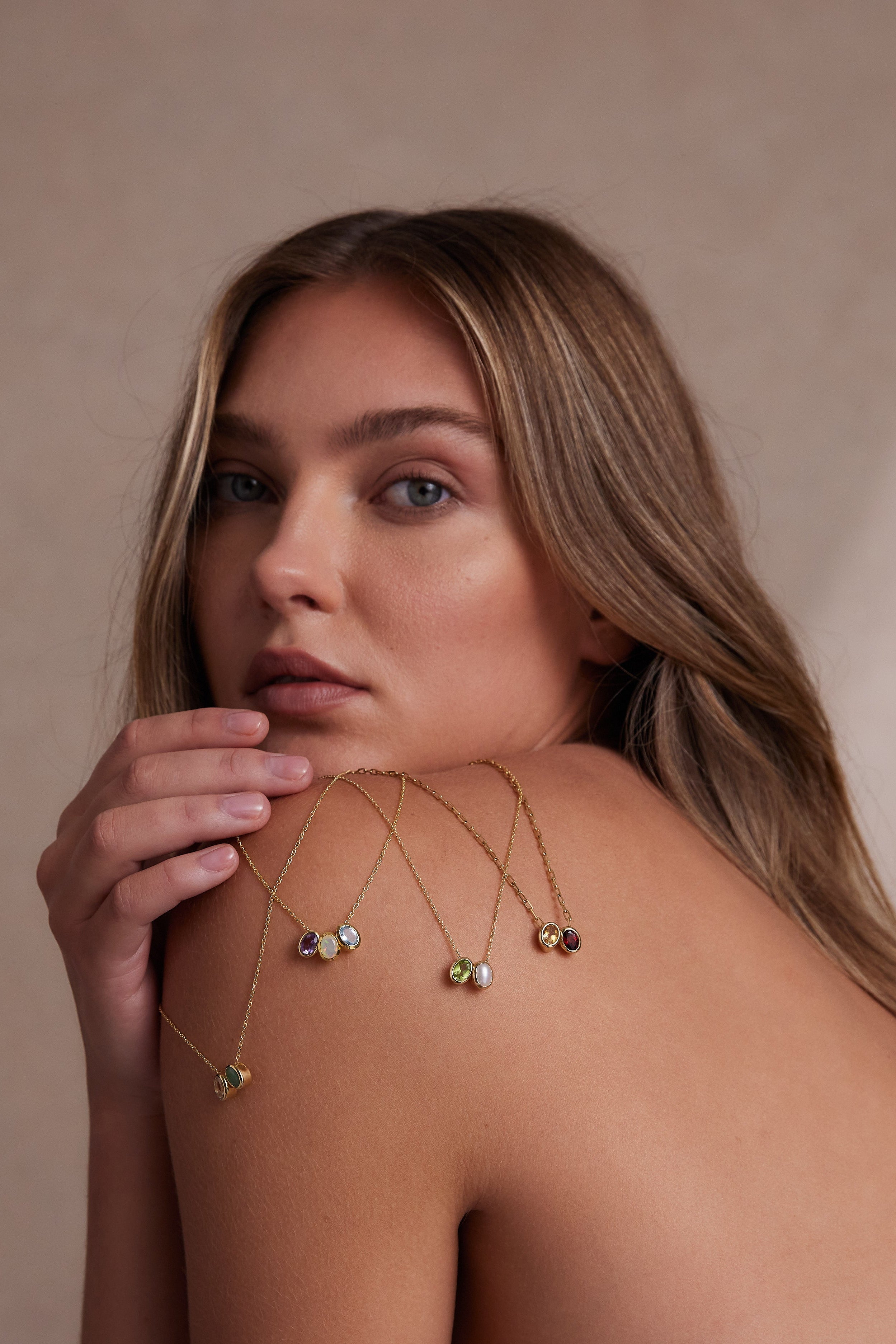 August Peridot Gold Oval Birthstone Necklace - Elegant 14K Gold Pendant for Women, Perfect Birthday Gift & Anniversary Jewelry - Ideal for Special Occasions & Everyday Wear