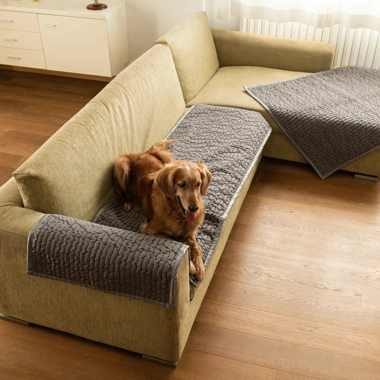 Waterproof Dog Blanket Armchair Cover - Soft Pet Bed Protector for Furniture, Washable & Non-Slip - Perfect for Sofas, Couches, and Recliners