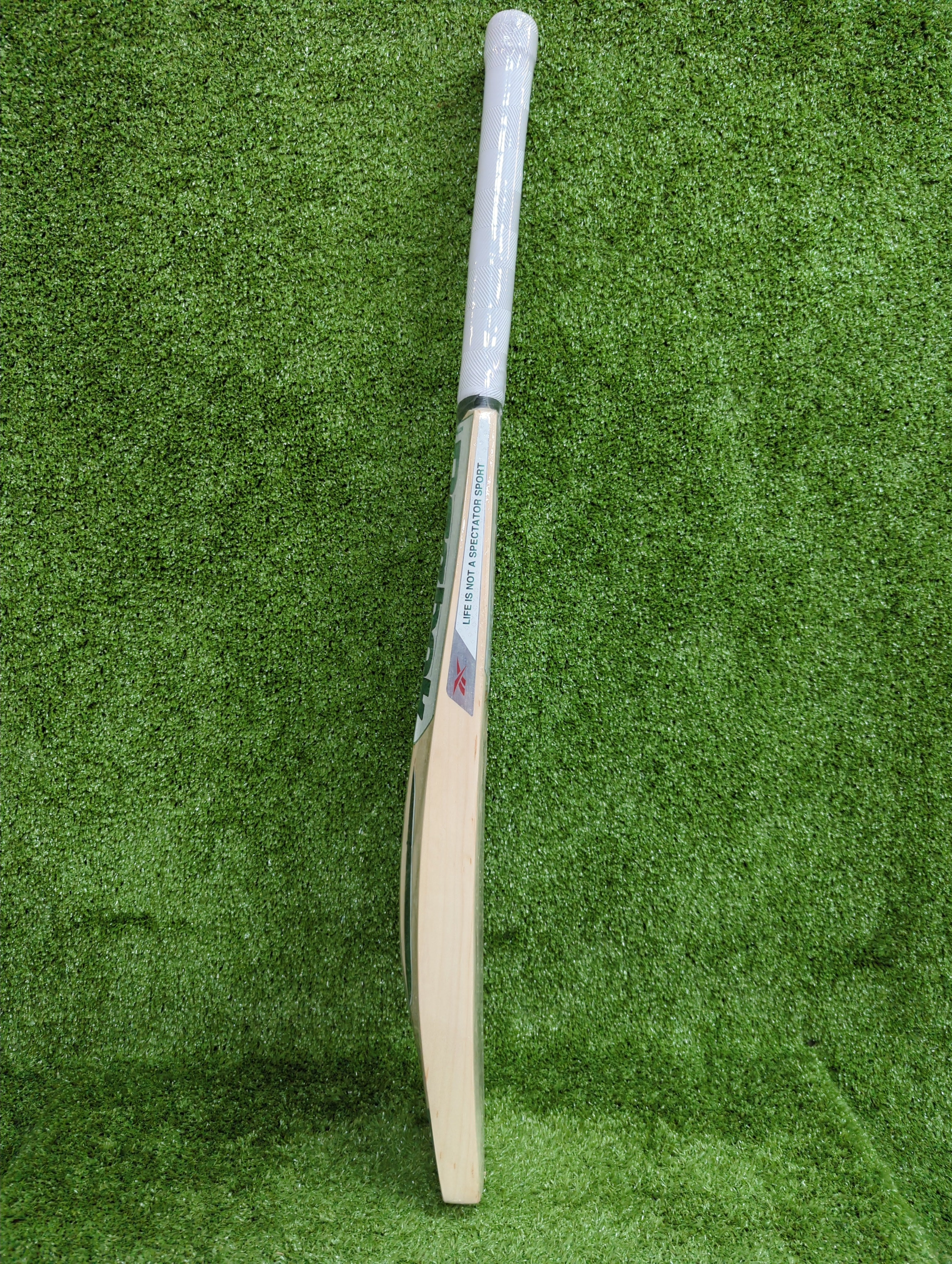 Reebok Blast Kashmir Willow Cricket Bat - Premium Quality for Professional & Amateur Players - Perfect for Matches, Practice & Training Sessions