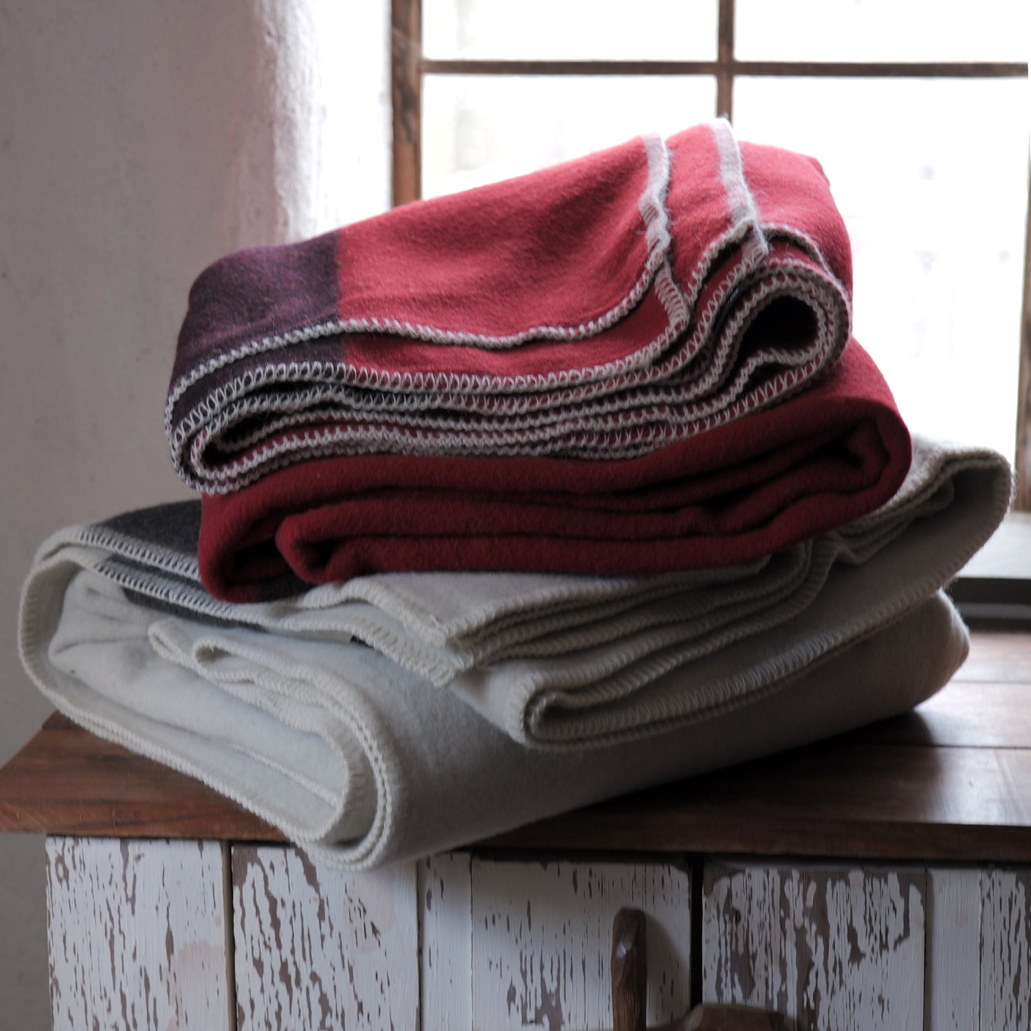 Premium White Striped Wool Blanket - Soft & Warm Winter Throw - Perfect for Cozy Nights, Sofa Decor & Cabin Getaways