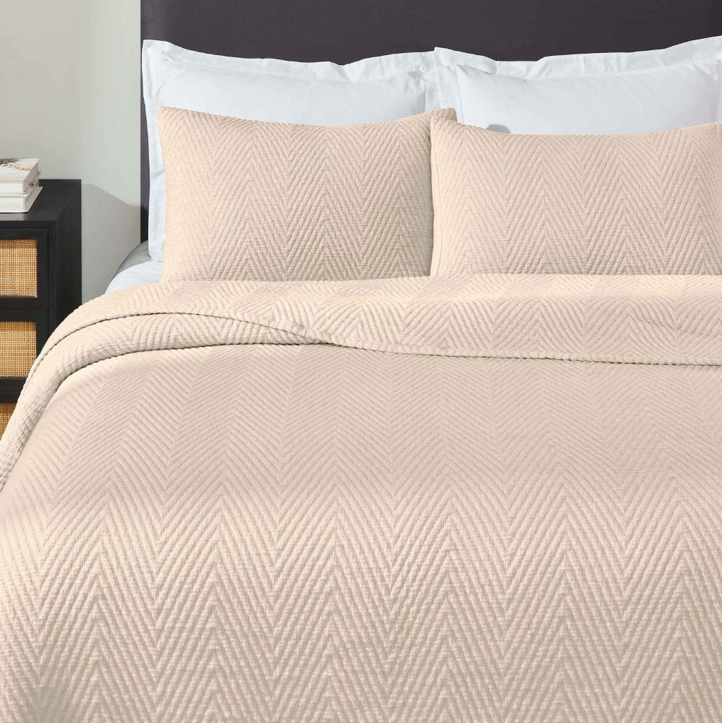 Premium Aswan Cotton Medium Weight Chevron Woven Coverlet - Soft & Breathable Bedspread for All Seasons - Perfect for Master Bedroom, Guest Room, or Dorm Decor