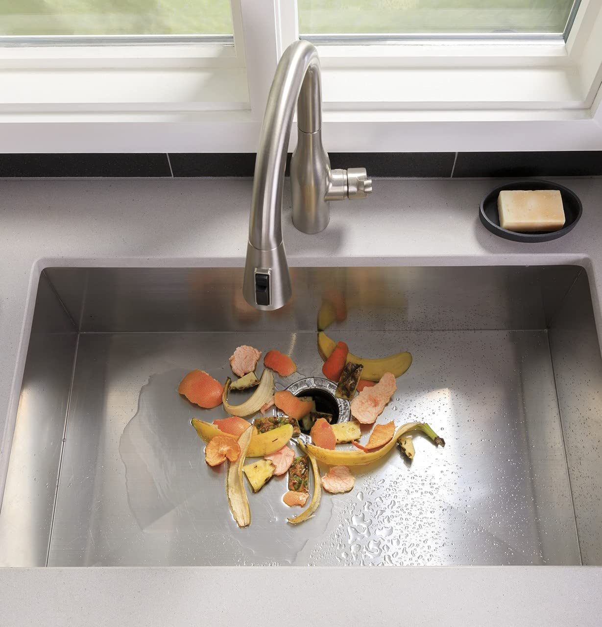 GE GFC530N 1/2 HP Continuous Feed Garbage Disposal with 2600 RPM - Powerful Grinding for Food Waste Like Beans, Potato Peels & Meat - Easy Installation Kit Included - Cordless Design - Ideal for Home Kitchens & Frequent Cooking - Black
