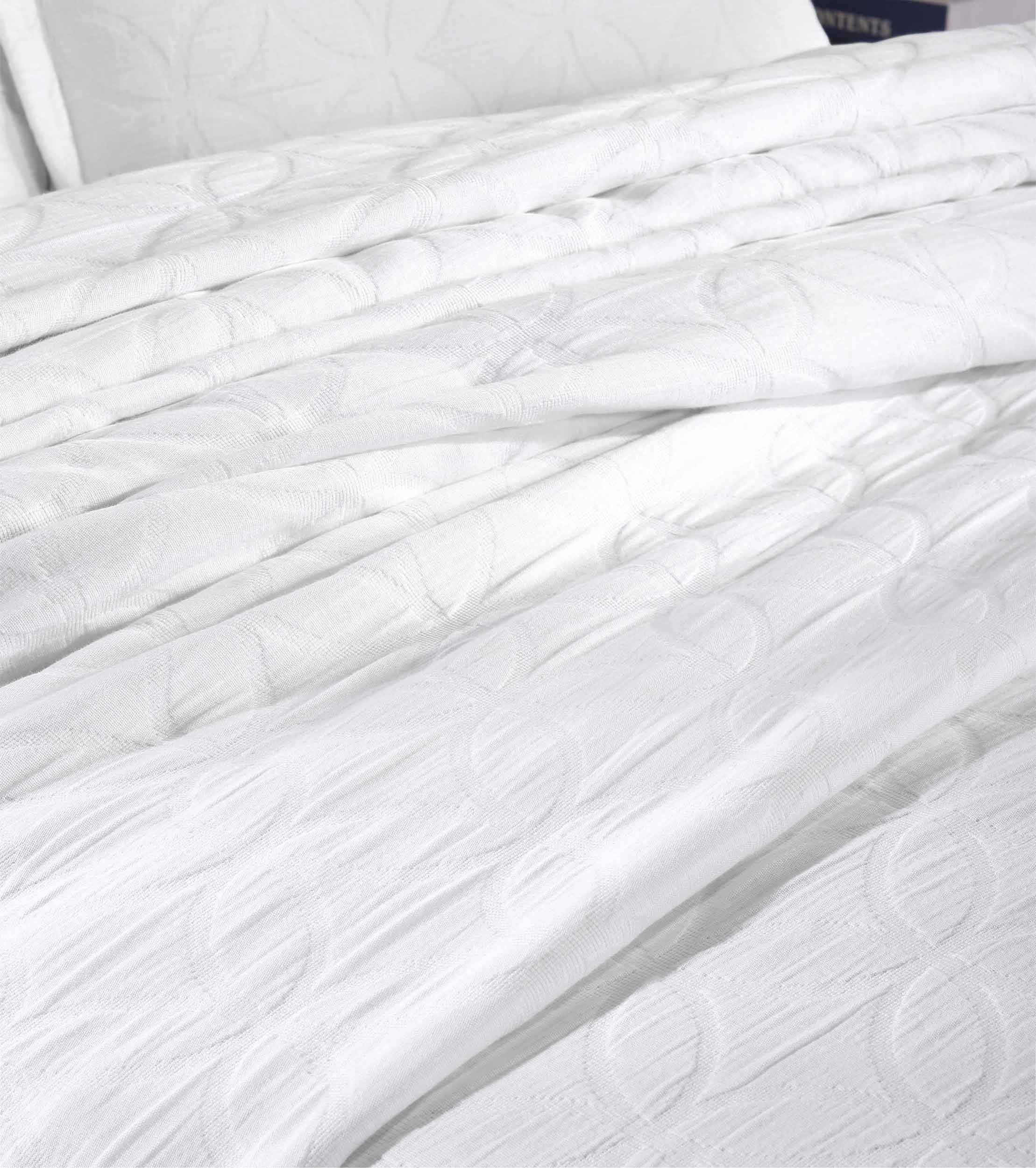 Serenity Cotton Matelasse Celtic Circle Airy Bedspread Set - Queen Size Lightweight Quilted Coverlet with All-Over Embroidery for Bedroom Decor, Guest Room & Cozy Home Styling
