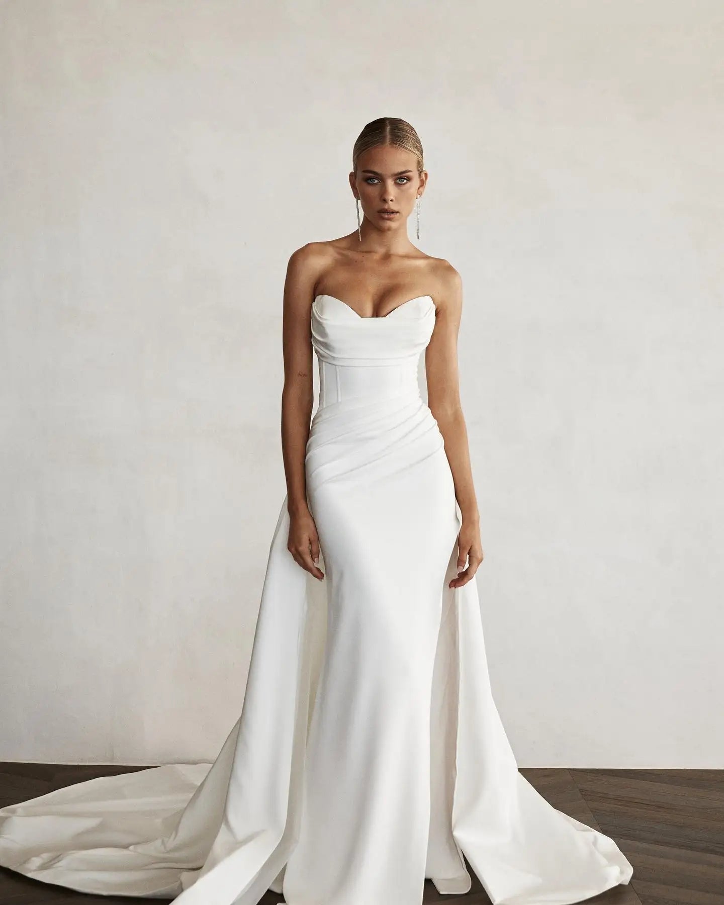 Elegant Modern Mermaid Wedding Dress with Front Slit & Sweep Train - Sweetheart Neckline Bridal Gown for Beach, Church, and Formal Weddings