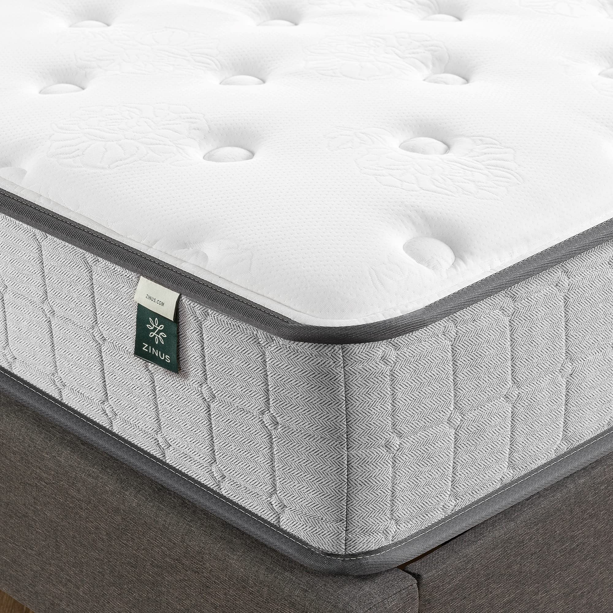 ZINUS 10 Inch Queen Size Cooling Gel Hybrid Mattress - Motion Isolating Pocket Springs, Tight Top Innerspring Support, Mattress in a Box for Back Pain Relief & Pressure Relief | Perfect for Bedroom, Guest Room & Dorm Use