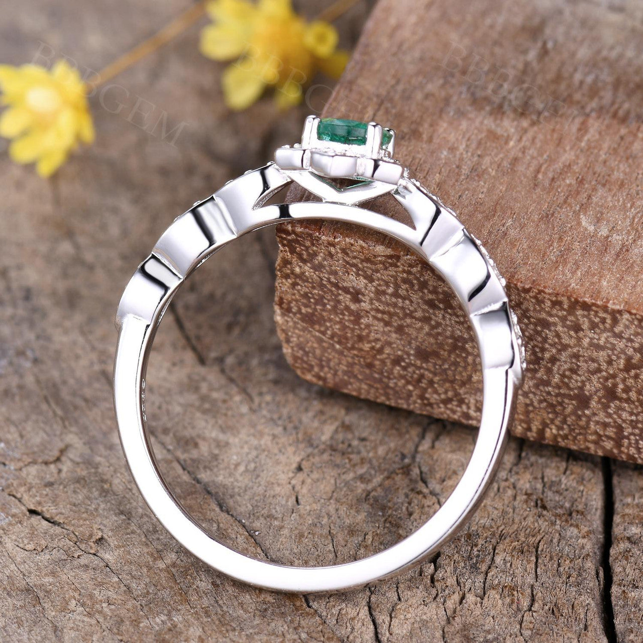 Natural Emerald Engagement Ring for Women - 5mm Round Floral Scalloped Wedding Band - Perfect for Mother's Day, Anniversary & Bridal Jewelry Gifts