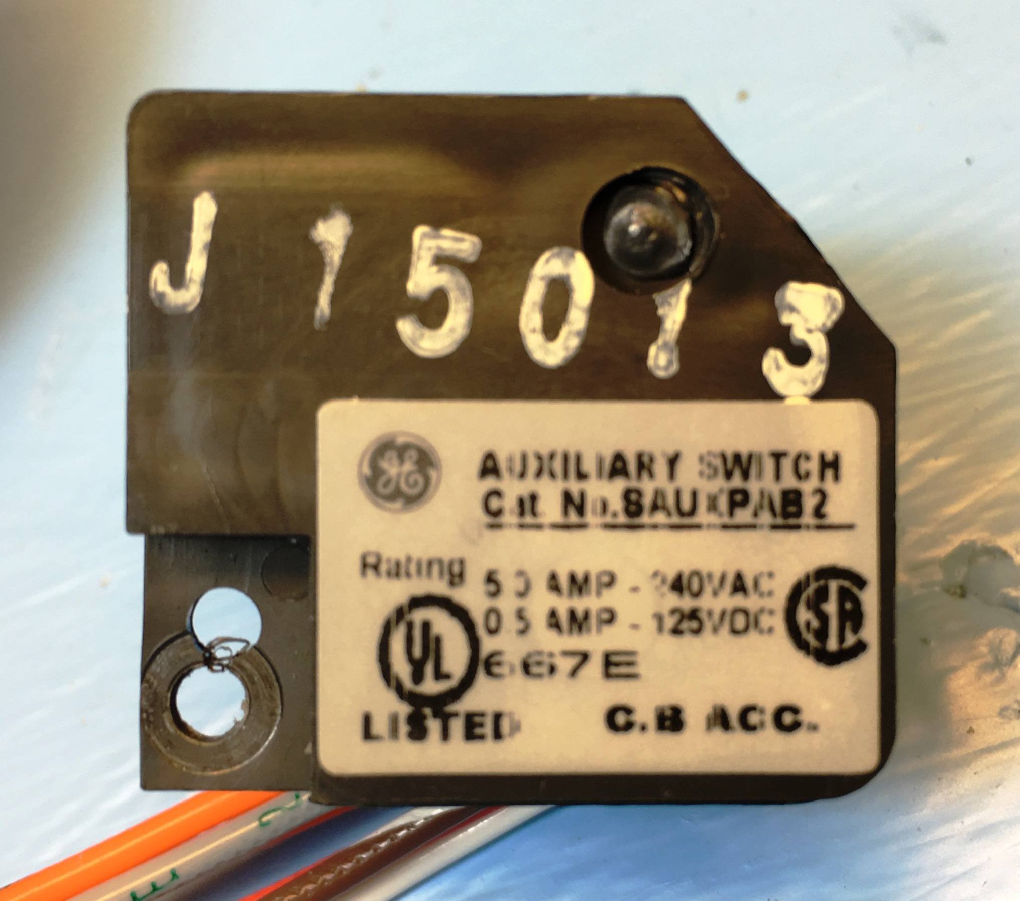 GE General Electric SAUXPAB2 Auxiliary Switch 5 Amp 240V AC for Spectra Circuit Breaker - Compatible with Electrical Panels & Industrial Control Systems