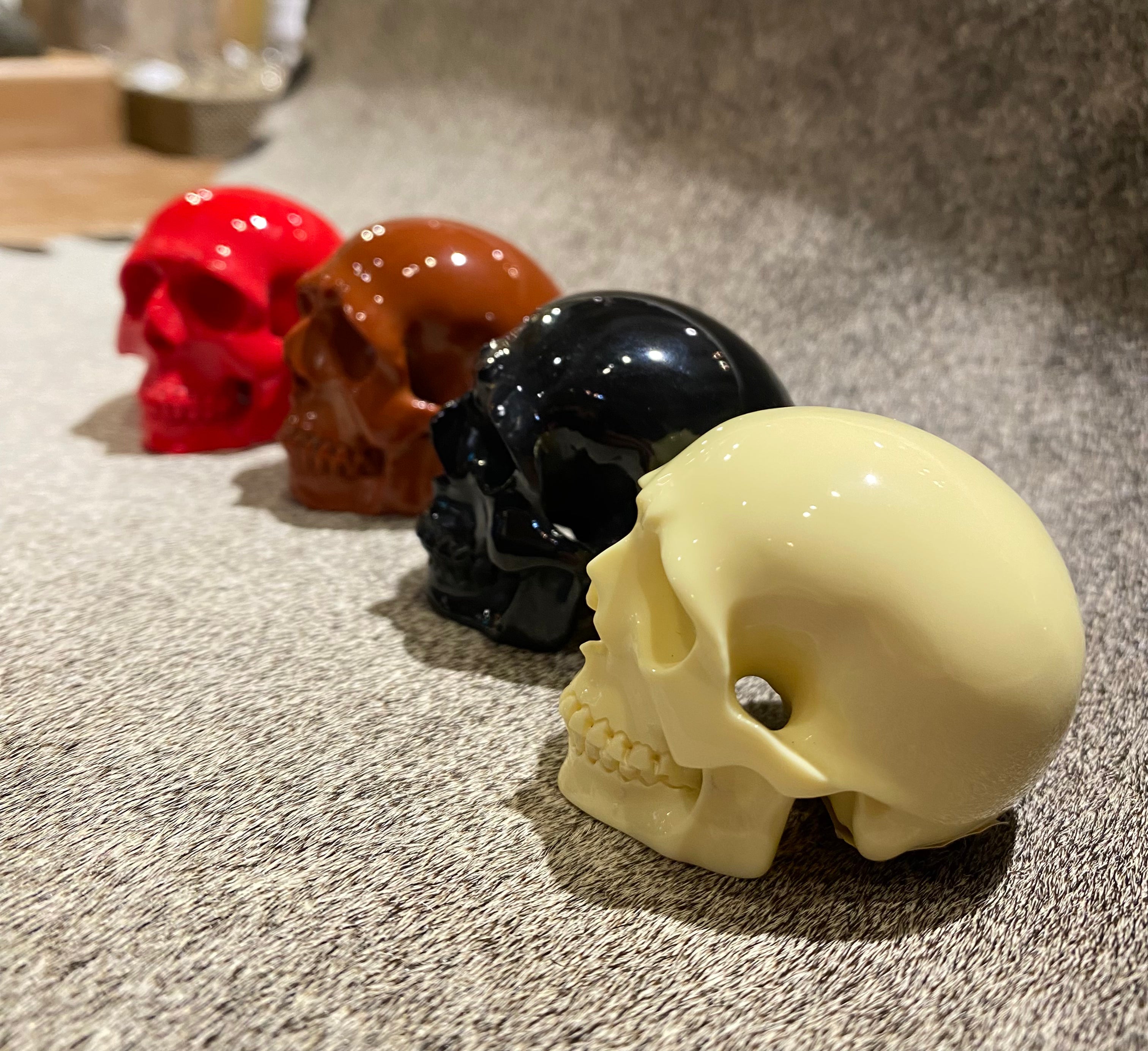Hand-Carved Skull Snooker Ball - Unique Billiard Accessory for Pool Table Decor & Game Room Collection
