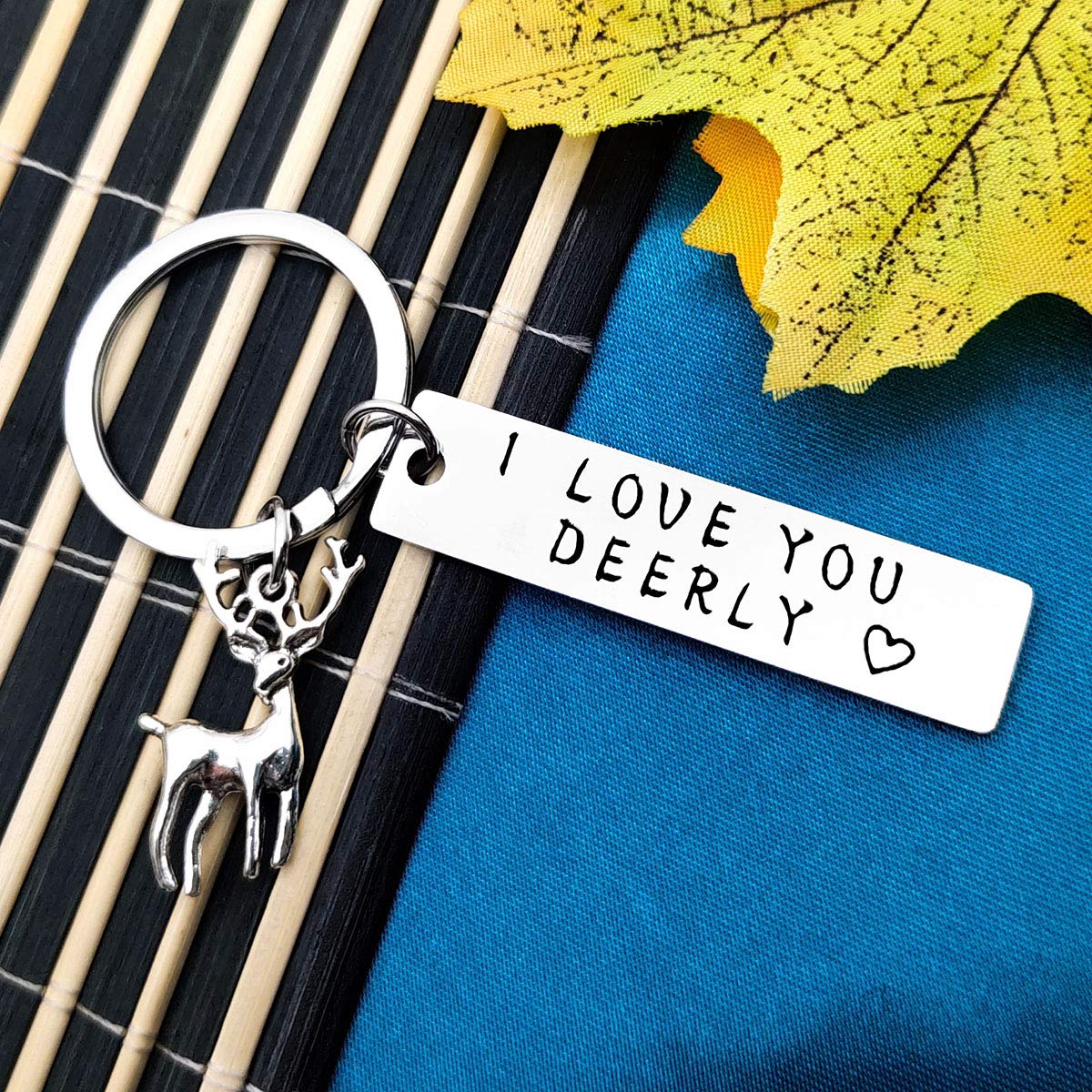 Valentine's Day Couple Keychain Set - I Love You Deerly Antler Keyring for Boyfriend & Girlfriend - Deer Lover Jewelry Gift for Christmas, Birthday, Graduation - Perfect for Couples, Anniversaries & Romantic Occasions