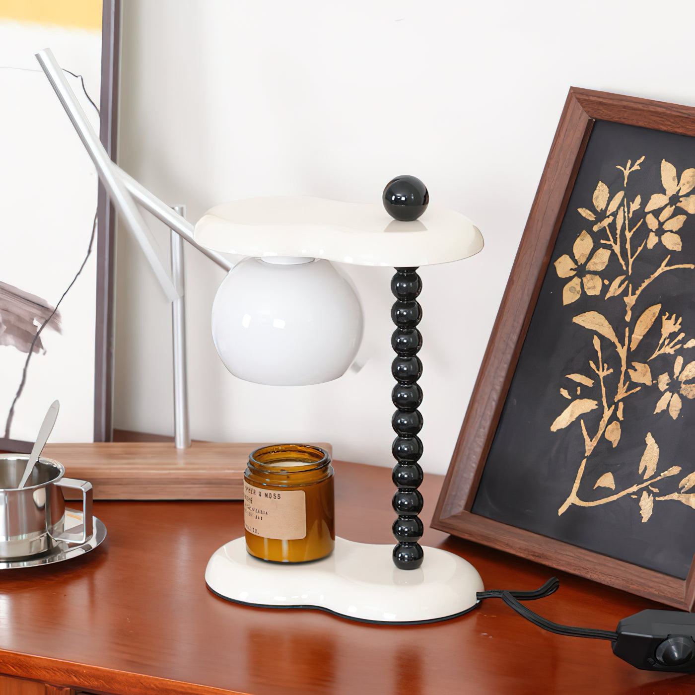 Everalda Modern Table Lamp - Stylish Bedside & Desk Lighting for Home & Office - Perfect for Reading, Working & Decorating