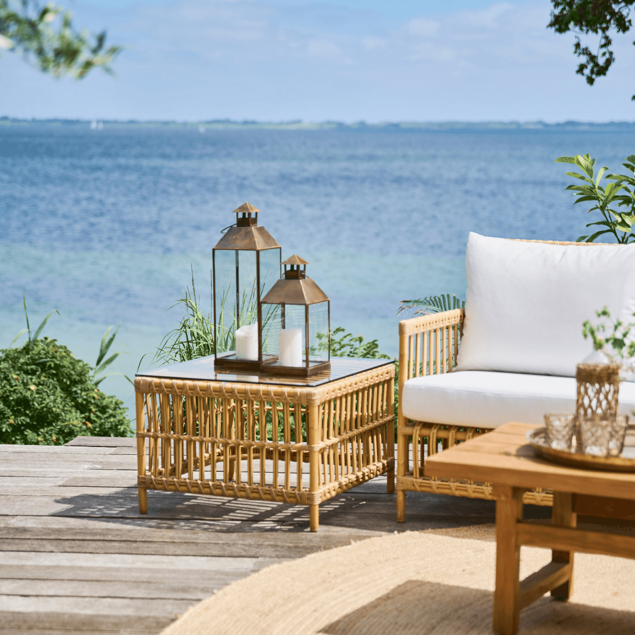 Caroline Outdoor Side Table - Durable Patio Coffee Table for Garden, Poolside & Balcony - Weather-Resistant Small End Table for Drinks & Decor