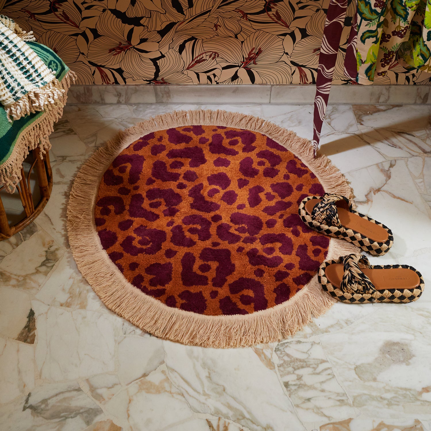 Odette Round Bath Mat - Soft, Absorbent & Non-Slip Bathroom Rug for Showers, Bathtubs & Vanity Areas - Perfect for Modern & Cozy Bathroom Decor