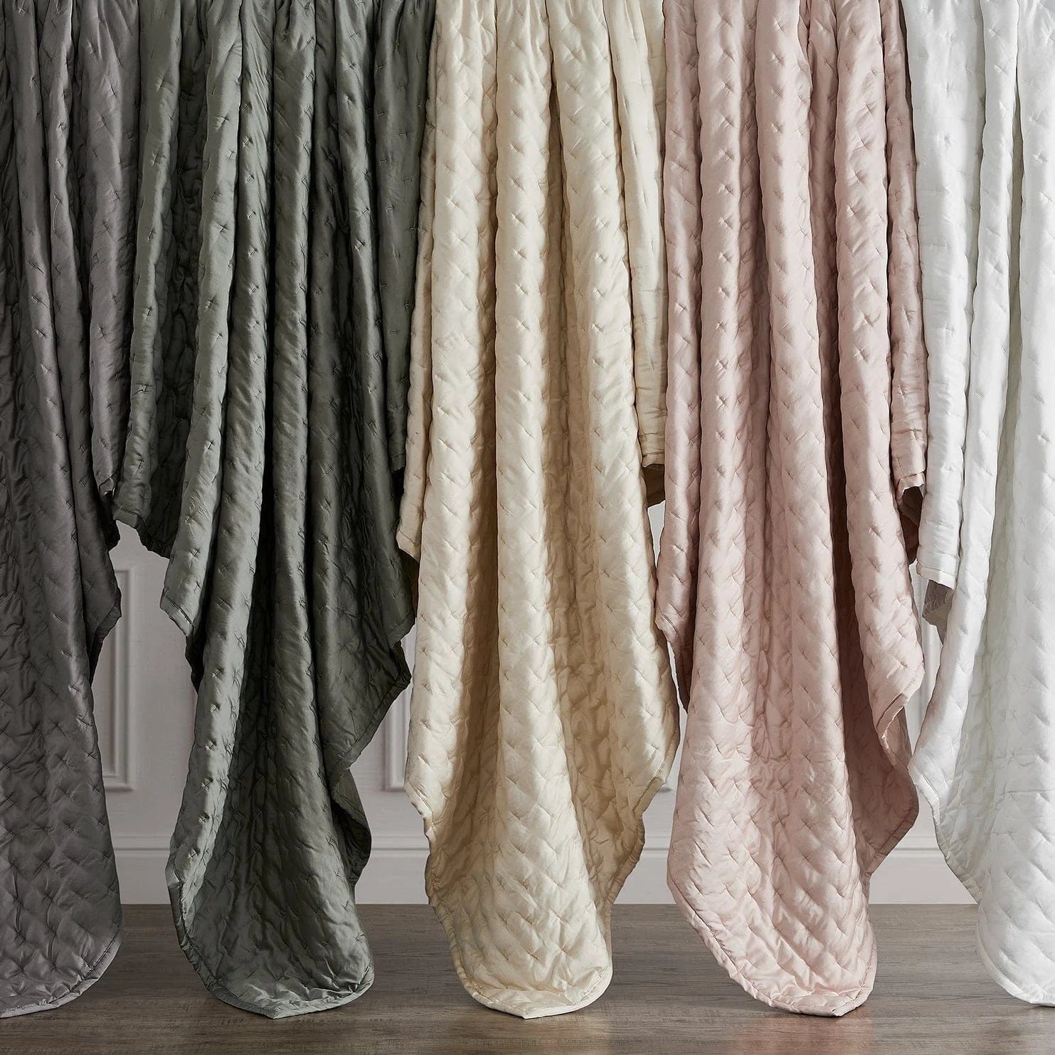 Premium Lyocell Quilt - Ultra Soft & Breathable Bedding Set for All Seasons | Eco-Friendly Tencel Comforter for Home, Hotel, and Guest Room Use