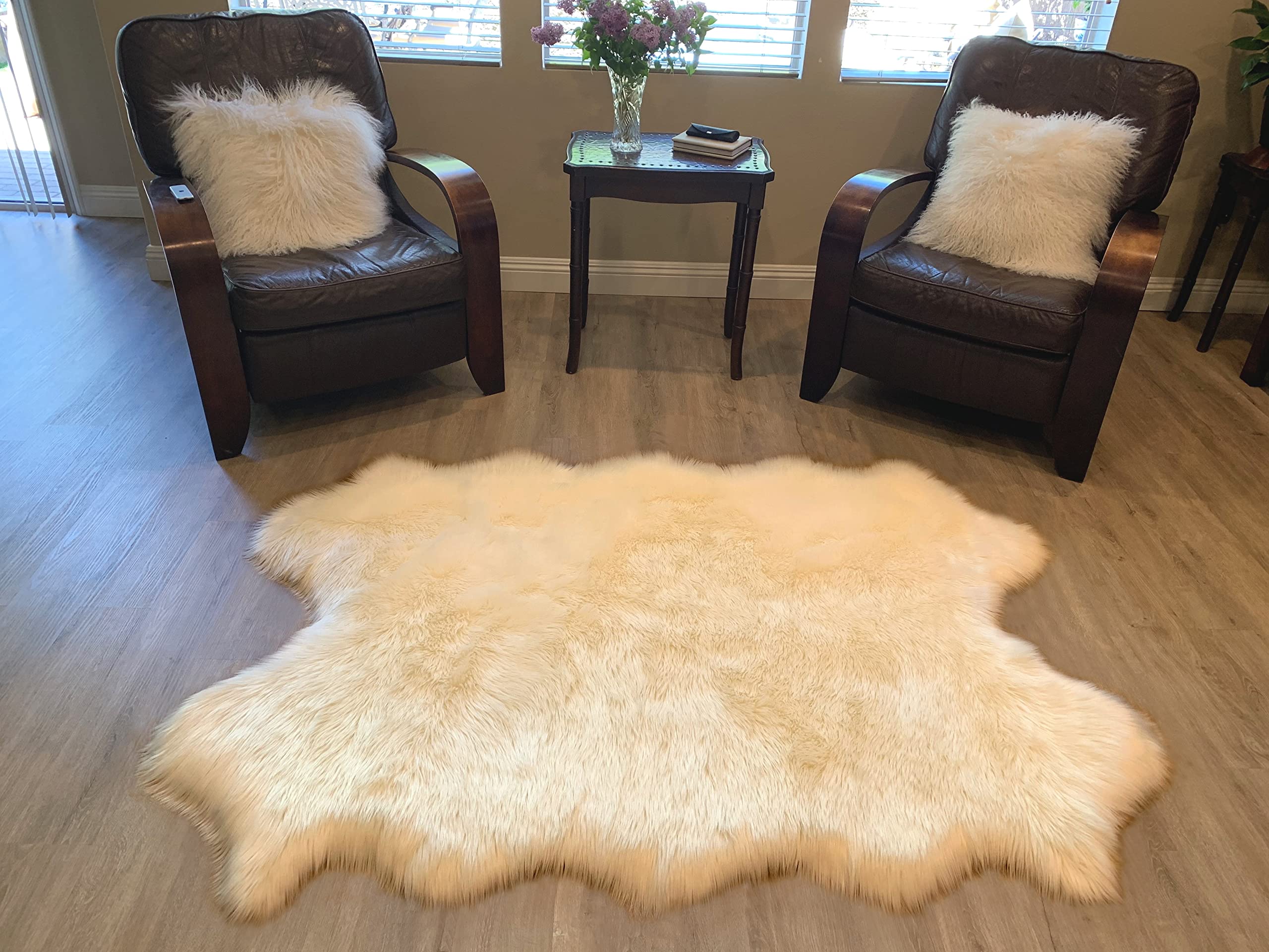 LAMBZY Faux Sheepskin Super Soft Hypoallergenic Silky Shag Rug - 4'x6' Cream Plush Area Rug for Living Room, Bedroom, Nursery & Sofa - Cozy Home Decor for Winter, Perfect for Kids Play Area & Pet-Friendly Spaces