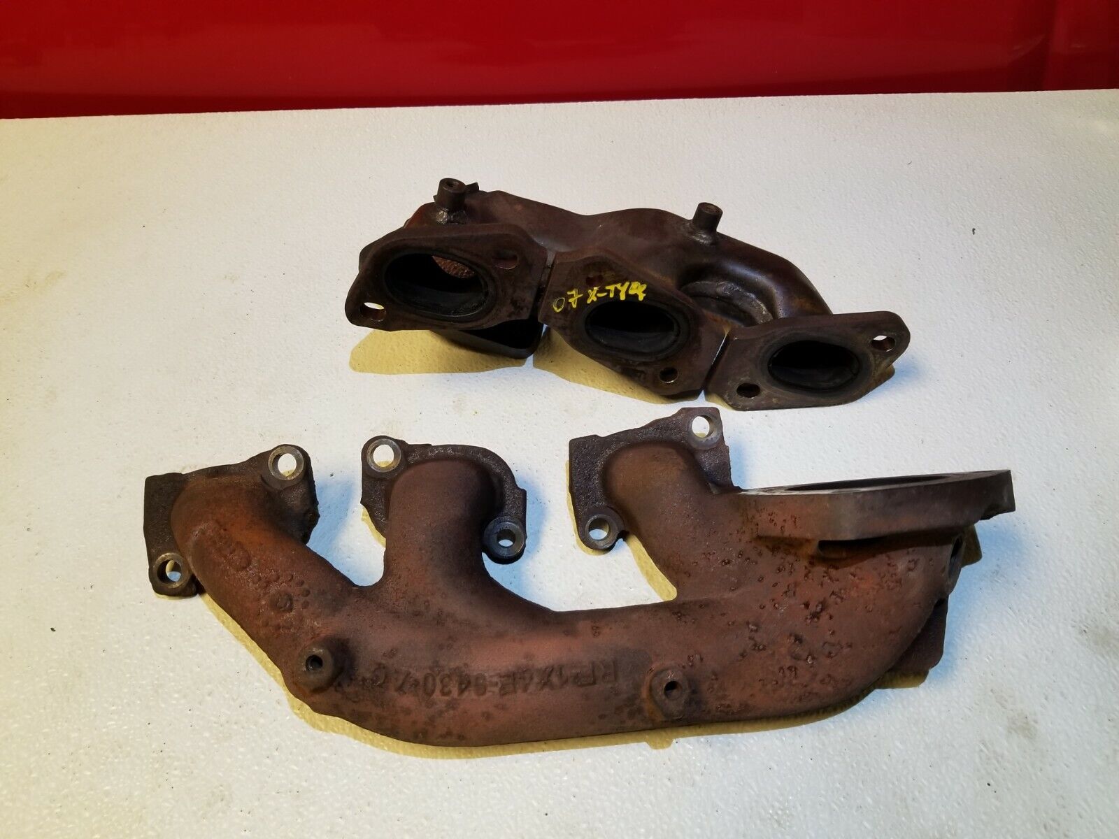 2005-2008 Jaguar X-Type 3.0L Exhaust Manifold Left & Right Pair OEM Replacement - Perfect for Performance Upgrade & Engine Repair | Fits Models with 86k Miles