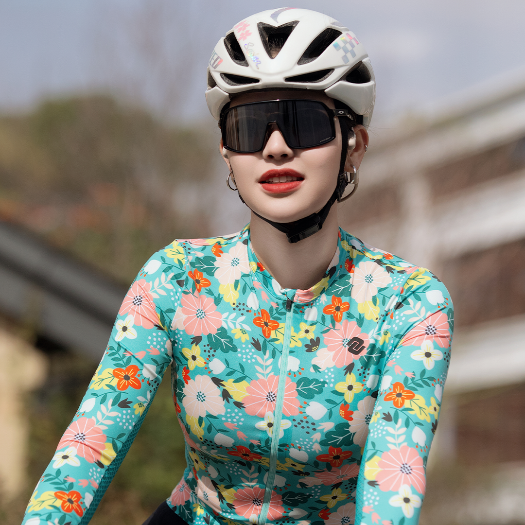 Sweet Floral Blue Women's Long Sleeve Jersey Top - Casual Loose Fit Comfortable T-Shirt for Spring Summer Outfits, Work, Travel & Daily Wear
