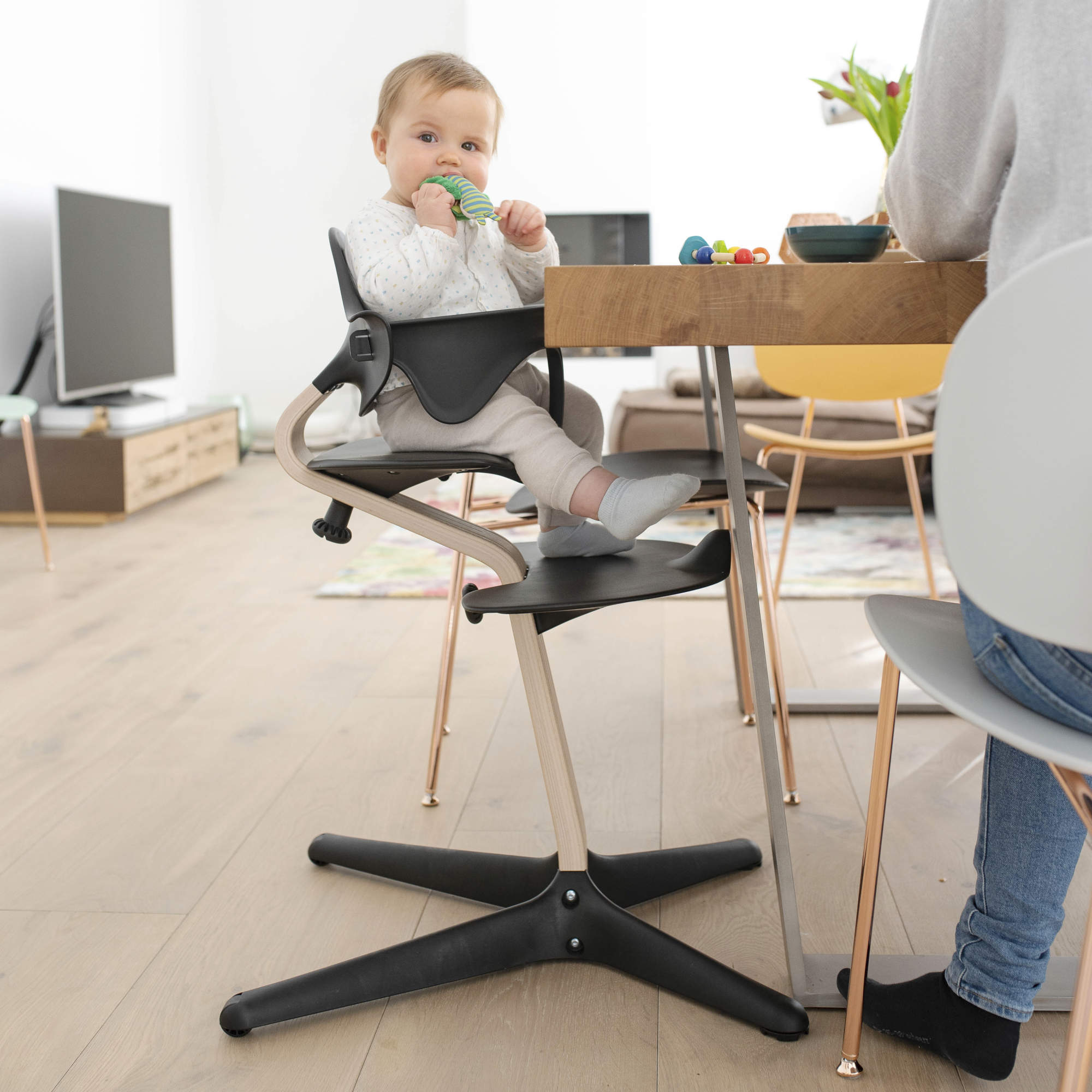 Stokke Nomi High Chair Bundle - Adjustable Baby Feeding Chair with Tray | Modern Ergonomic Design for Infants & Toddlers | Perfect for Dining Room, Kitchen & Restaurant Use