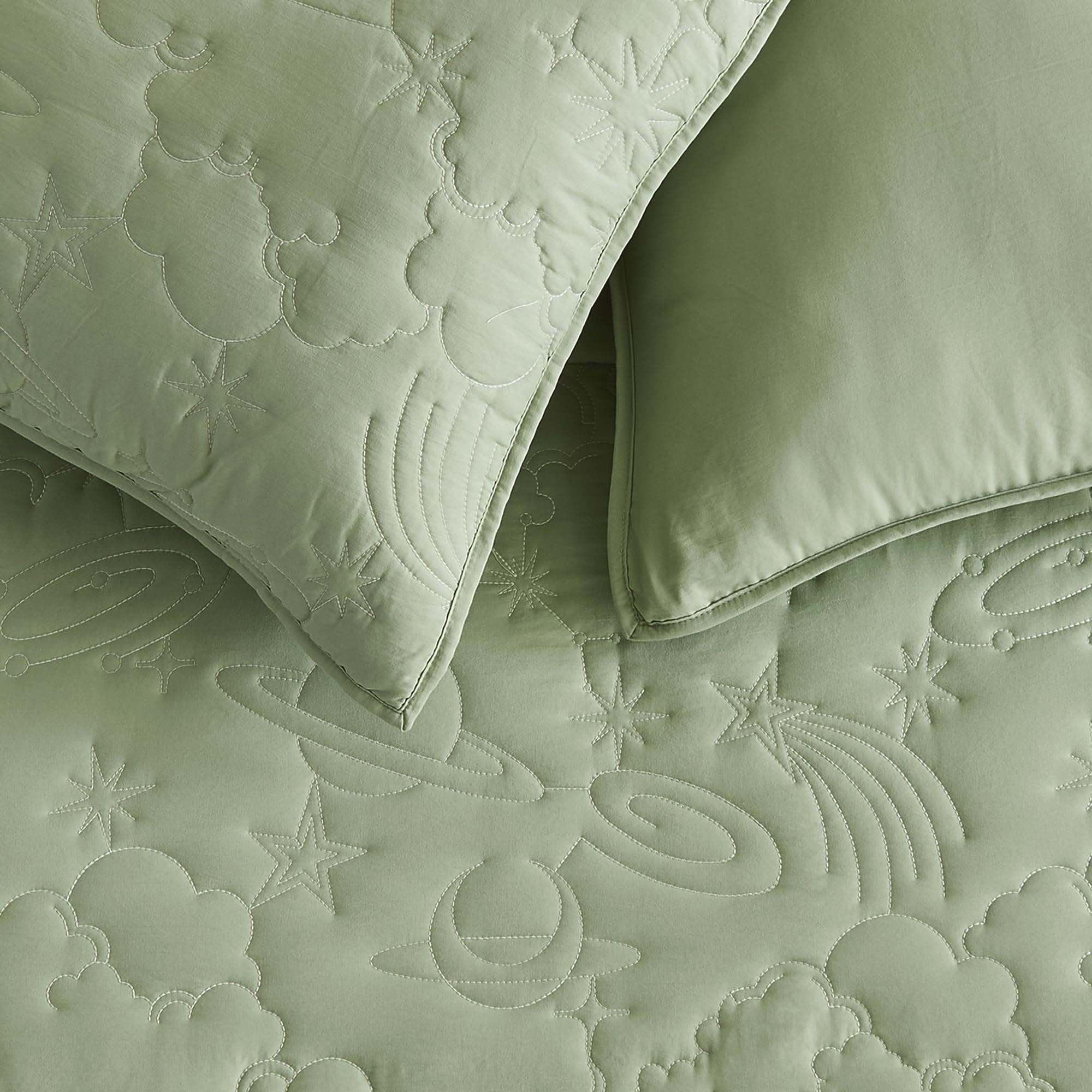 SHALALA NEW YORK Sage Green Quilt Bedding Set Queen Size - Lightweight Summer Quilt with Reversible Celestial Stitching & Pillow Shams | All-Season Bedspread Coverlet for Master Bedroom, Guest Room & Dorm Decor