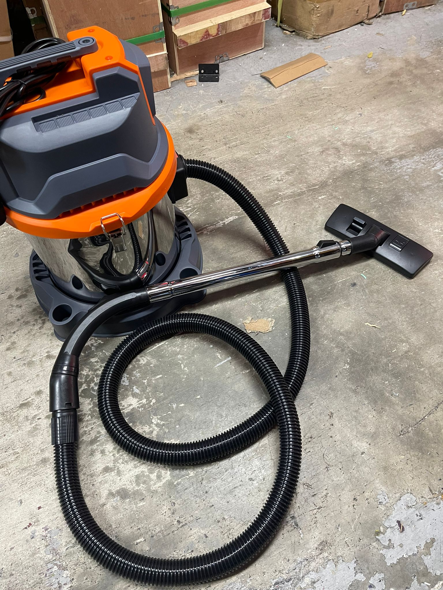 Aiguru 20L 220V Wet & Dry Vacuum Cleaner | Powerful Suction for Home & Workshop Cleaning | VC AGR181 Model | Ideal for Carpets, Floors, and Liquid Spills