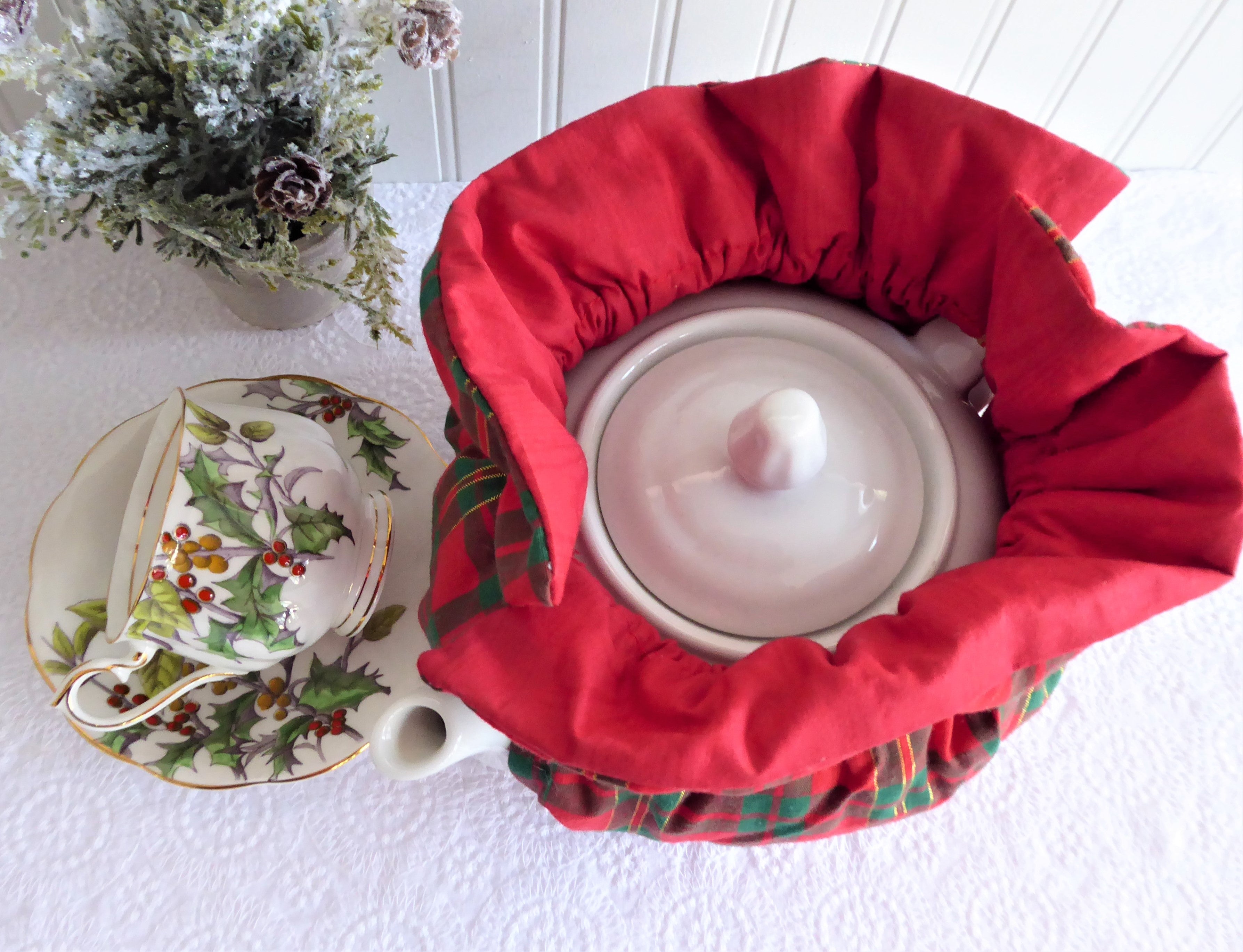 Handmade Reversible Christmas Plaid Tea Cozy - Padded Gold Metallic Tea Cosy for Holiday Gatherings & Cozy Winter Tea Time