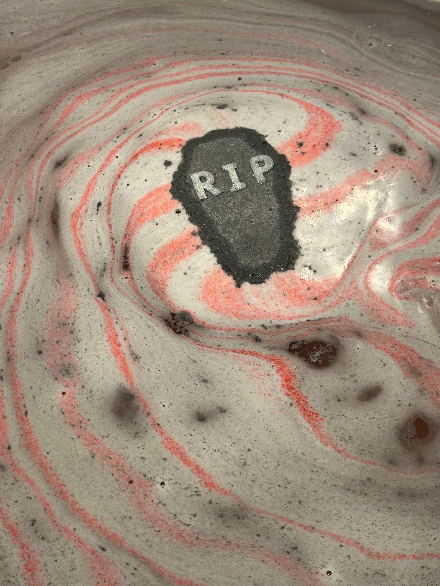 Spooky Coffin Surprise Bath Bomb with Skeleton Toy - Halloween Bath Soak for Kids & Adults, Perfect for Themed Parties & Relaxing Self-Care