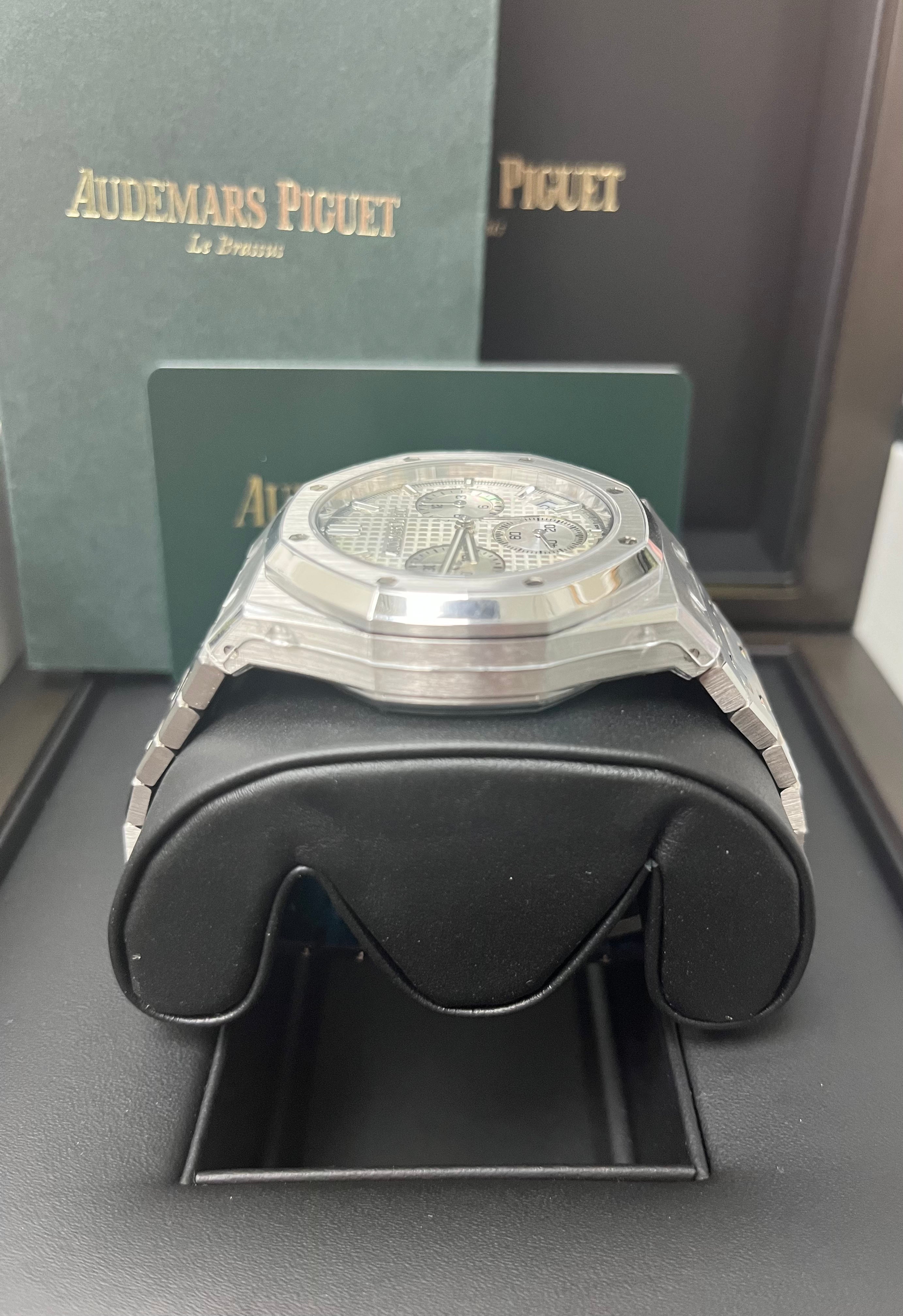 Audemars Piguet Royal Oak Chronograph 26240ST.OO.1320ST.07 - Luxury Men's Watch with White Dial & Stainless Steel Bracelet | Perfect for Business Meetings, Formal Events & Collector's Showcase
