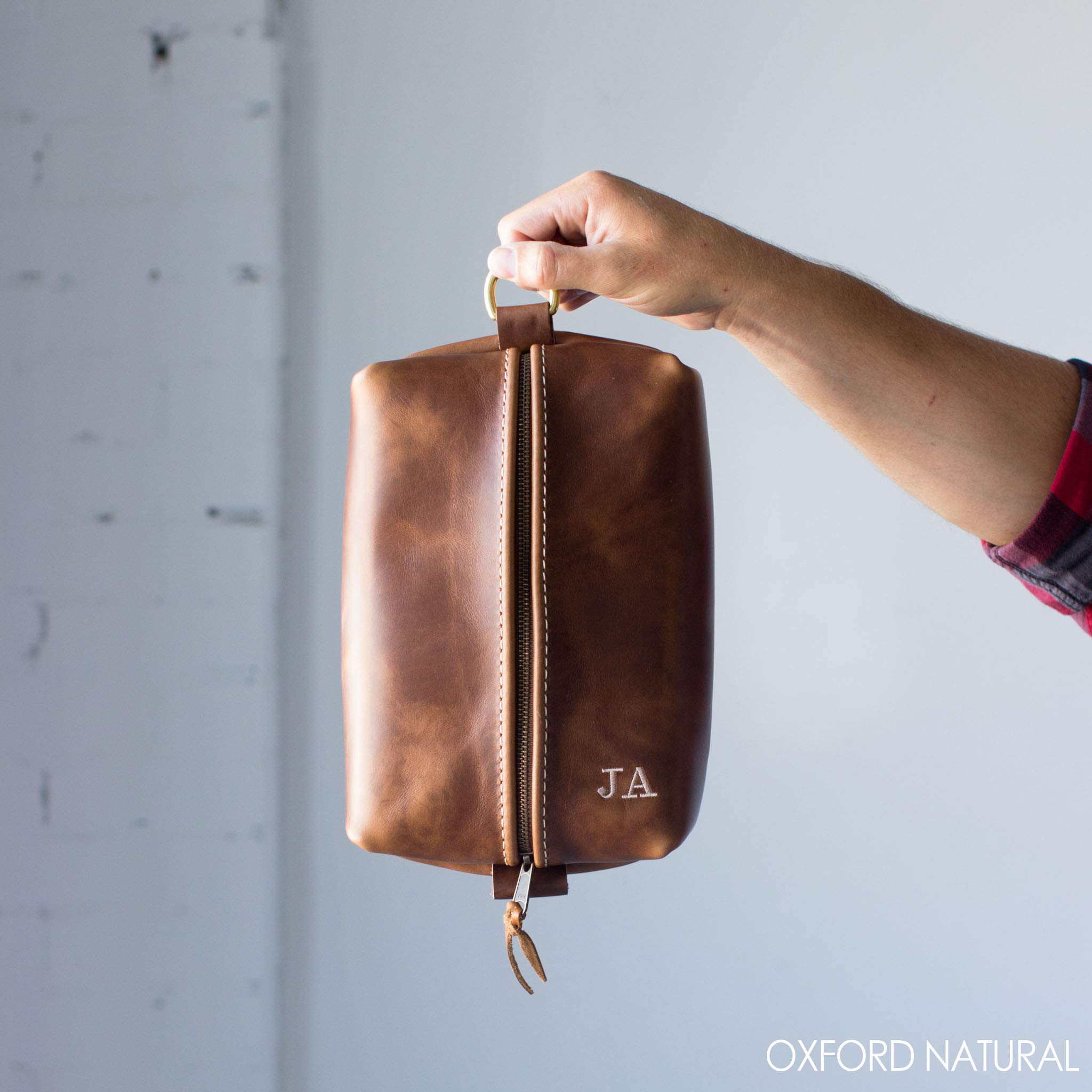 Premium Heirloom Leather Dopp Kit Bag - Personalized Men's Toiletry Travel Organizer - Ideal Groomsmen Gift & Luxury Gift for Men - Perfect for Travel, Gym, and Business Trips