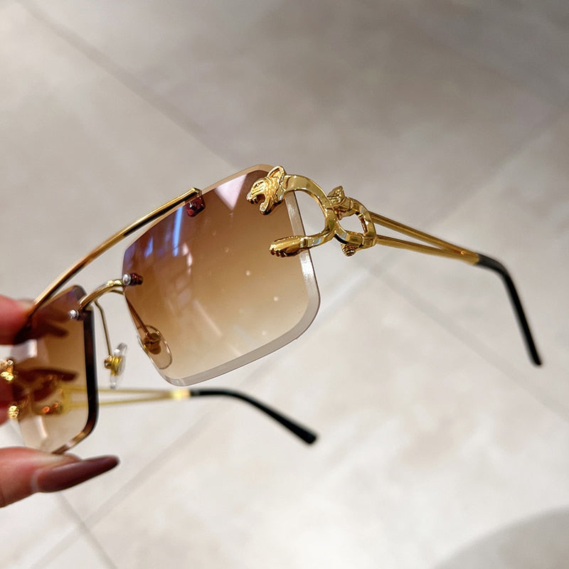 Stylish Women's Oversized Square Sunglasses - UV Protection, Trendy Fashion Accessory for Outdoor, Beach & Driving
