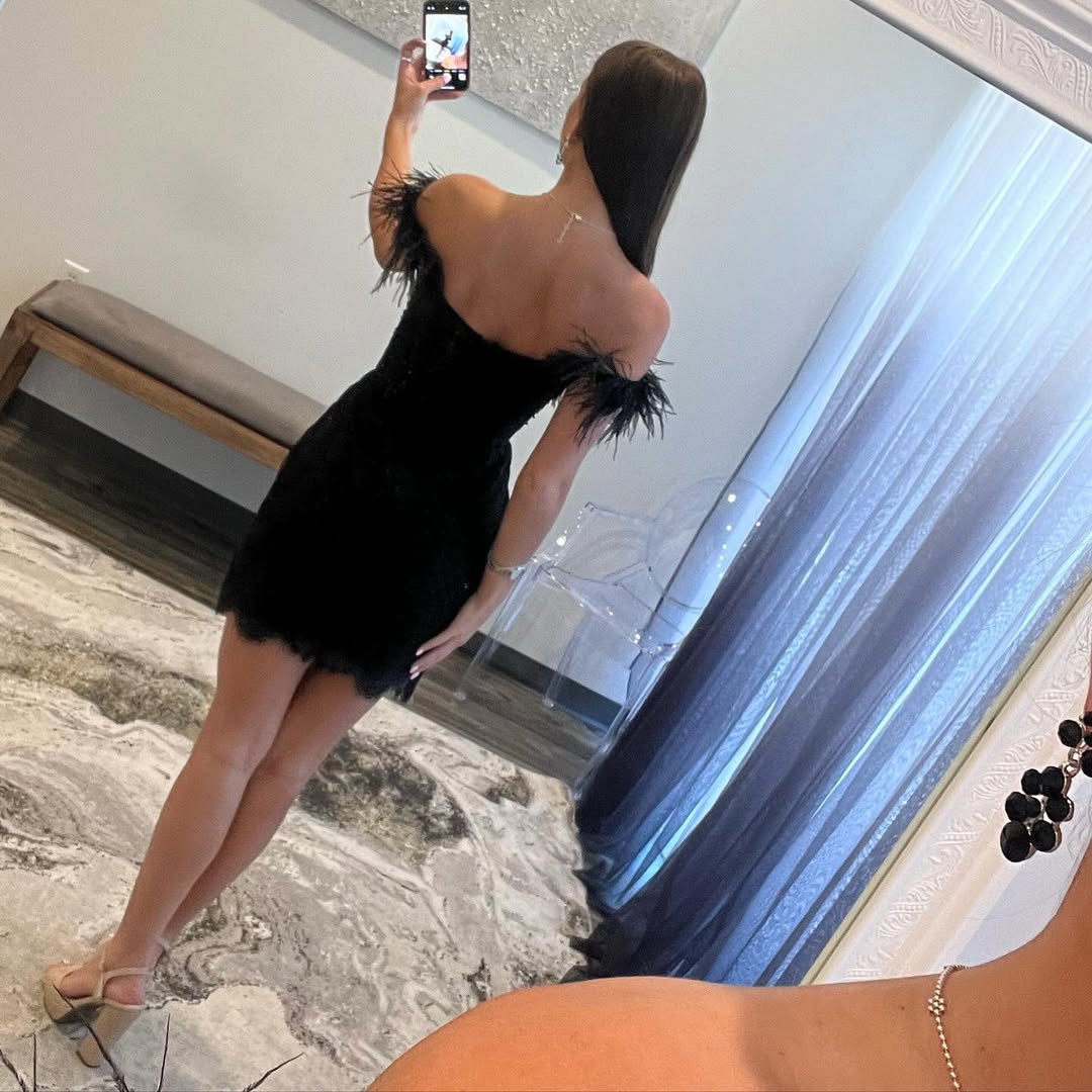 Elegant Off Shoulder Black Lace Short Prom Dress for Homecoming & Party - Perfect for Formal Dances, Graduation & Special Occasions