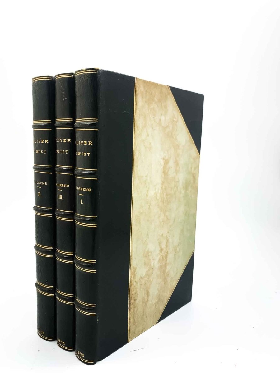 Oliver Twist by Charles Dickens - Classic Literature Novel for Book Clubs, English Literature Studies & Gift Giving