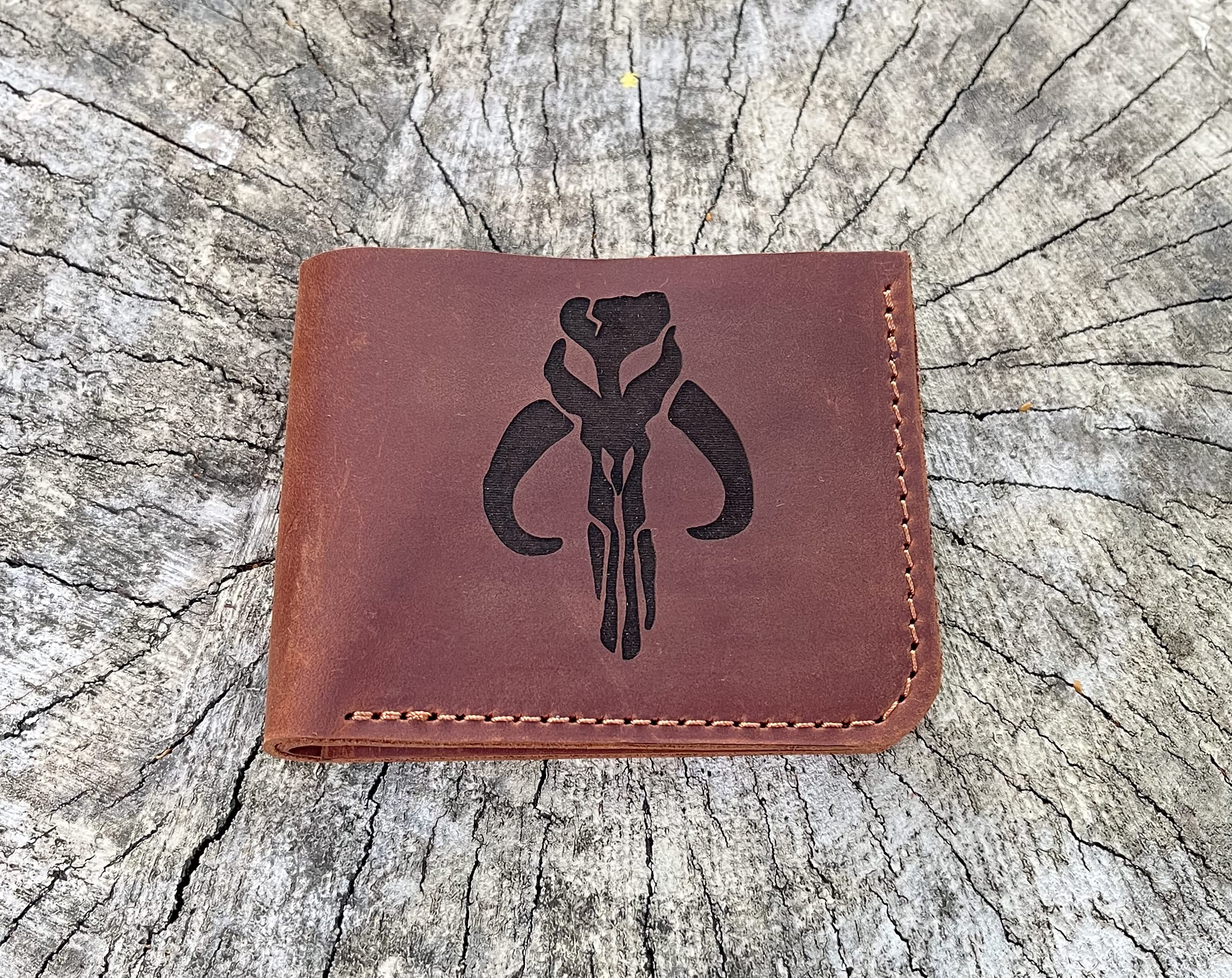 **Mandalorian Boba Fett Leather Wallet for Men - Handmade Hand-Stitched Genuine Leather Wallet - Perfect Gift for Dad, Husband, Boyfriend - Christmas, Birthday, Anniversary Gift - Ideal for Cosplay, Star Wars Fans & Collectors**