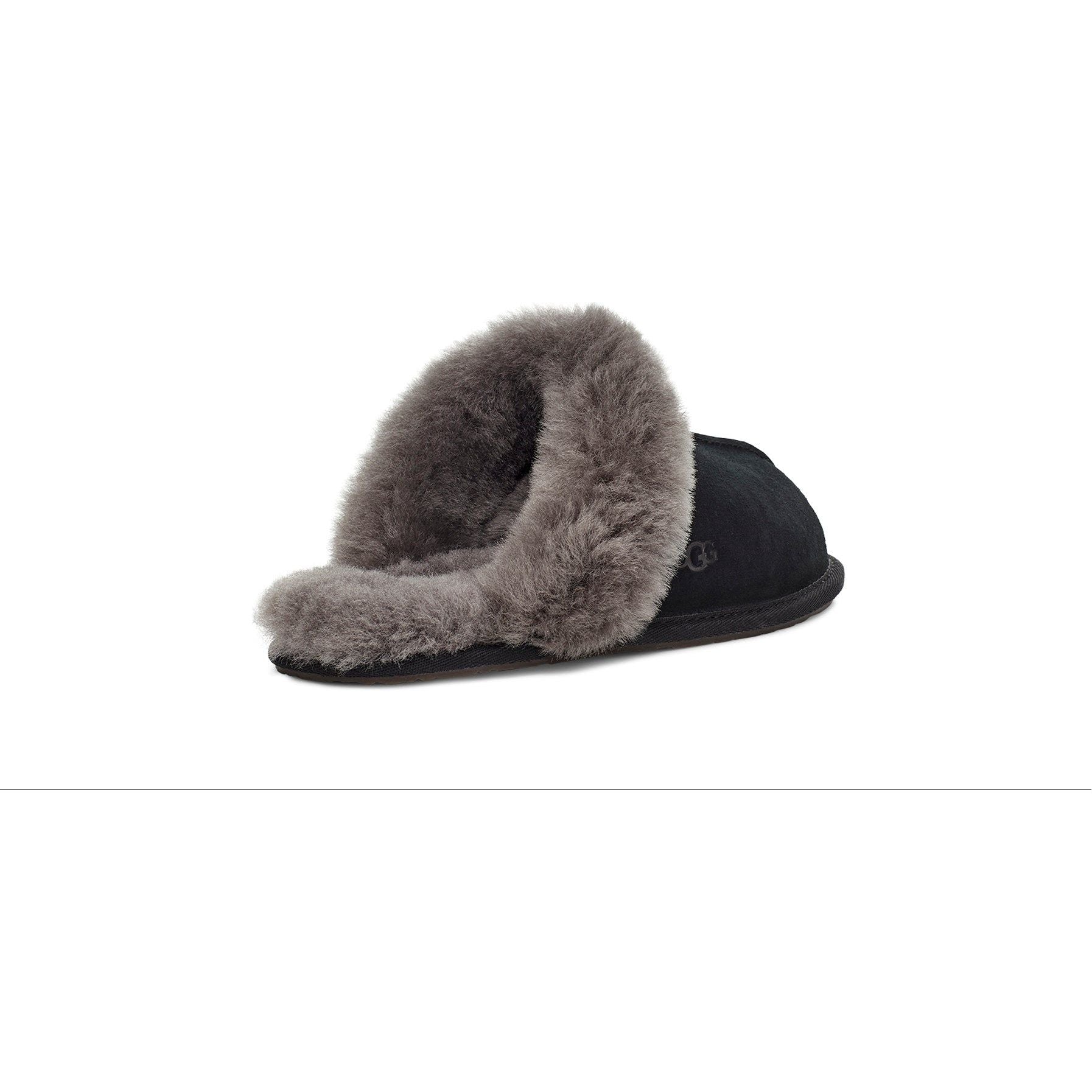 UGG Women's Scuffette II Slippers - Cozy Indoor/Outdoor House Shoes with Soft Fleece Lining for Winter Comfort (Black Grey) - Perfect for Lounging at Home, Running Errands & Cold Weather Wear