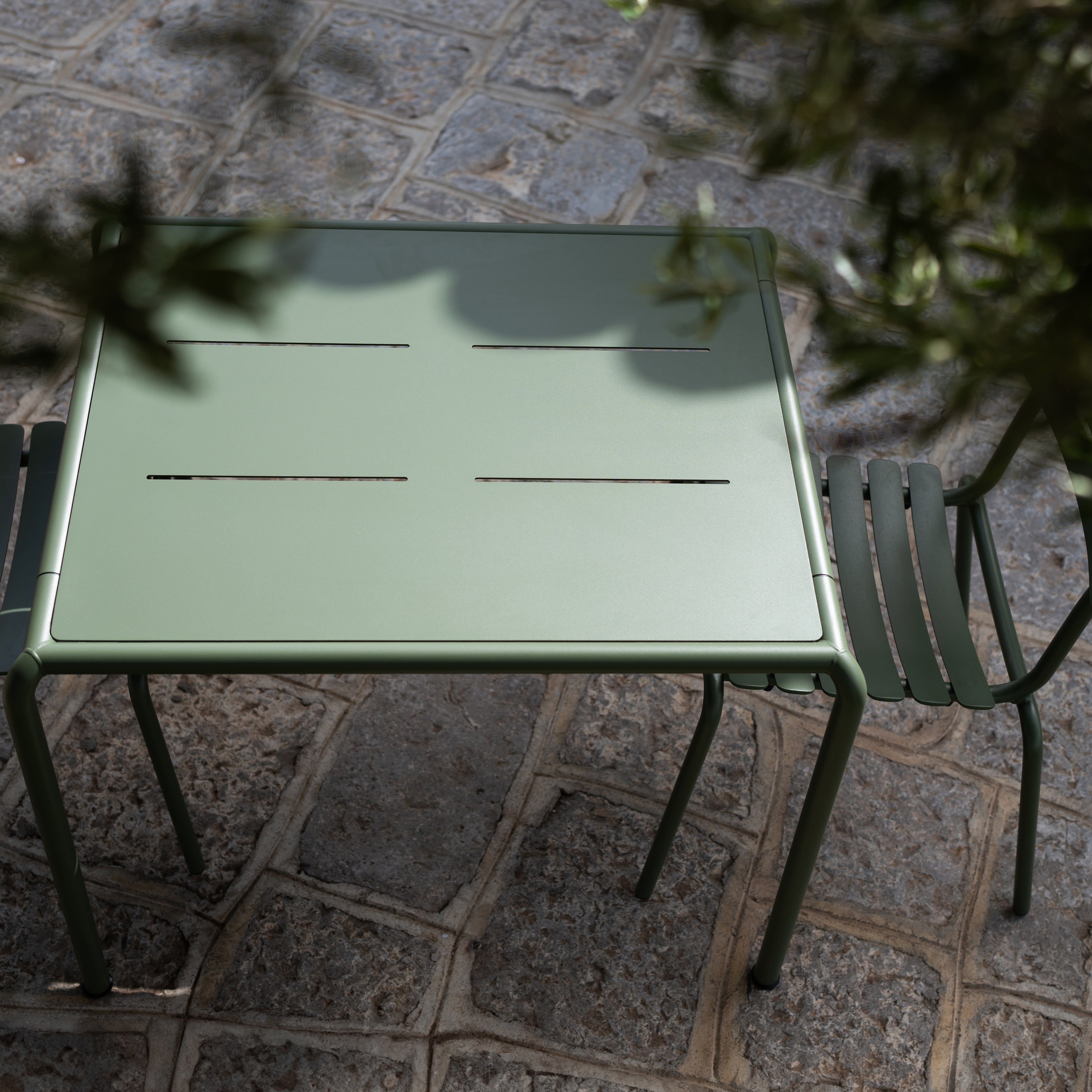 ALUA Outdoor Side Chair - Lightweight Folding Patio Chair with Cup Holder, Perfect for Camping, Picnics, and Backyard Relaxation