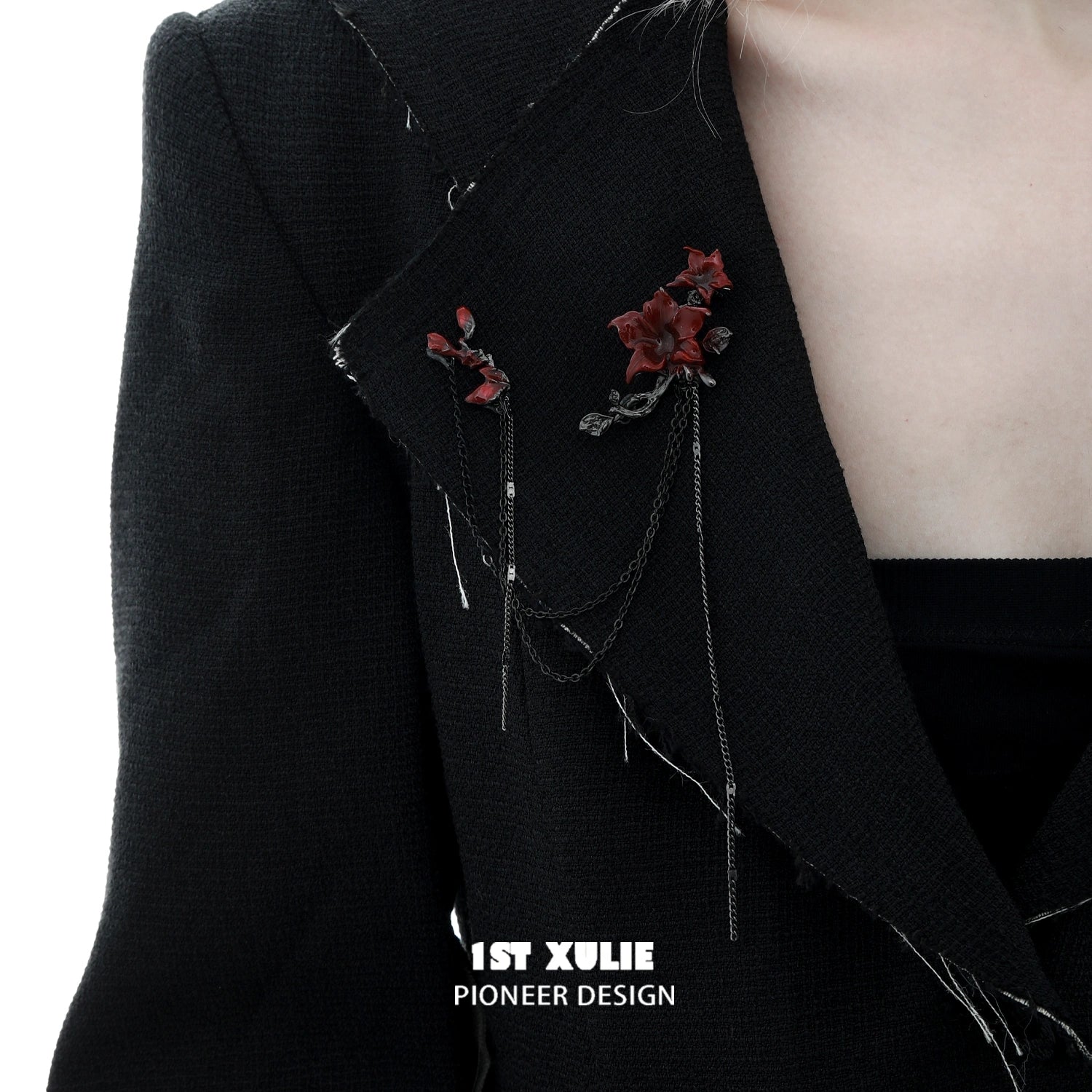 Bloody Datura Chain Suit Brooches™ - Gothic Jewelry for Women, Vintage Style Pin Badges - Perfect for Gothic Fashion, Cosplay, and Alternative Outfits