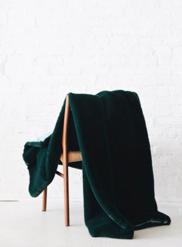 Soft & Warm Cozy Cabin Throw Blanket - Flannel Fleece Blanket for Couch, Bed & Travel - Perfect for Winter Nights, Camping & Home Decor
