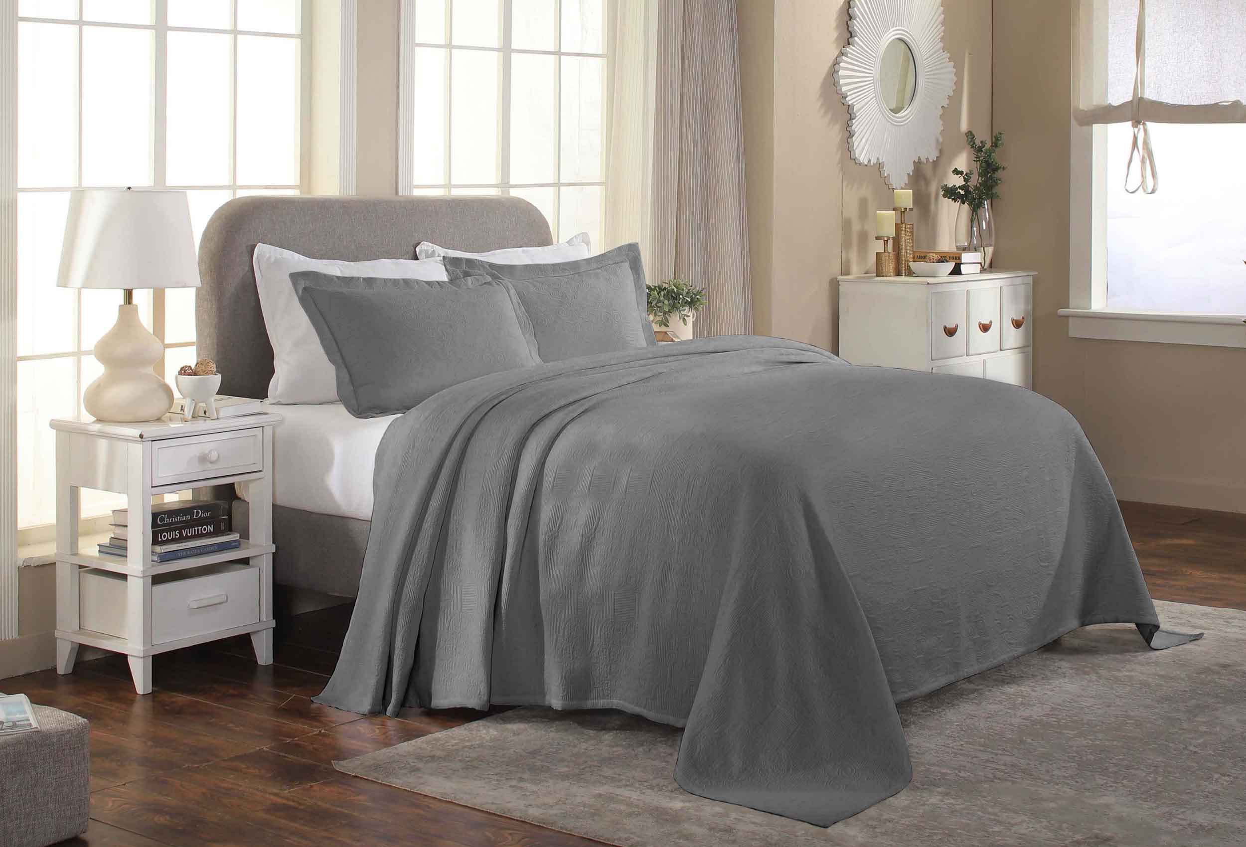 Florin Cotton Matelassé Jacquard Bedspread Set with Scrolling Medallion Design - Luxury Queen/King Size Bedding for Master Bedroom, Guest Room & Hotel Decor