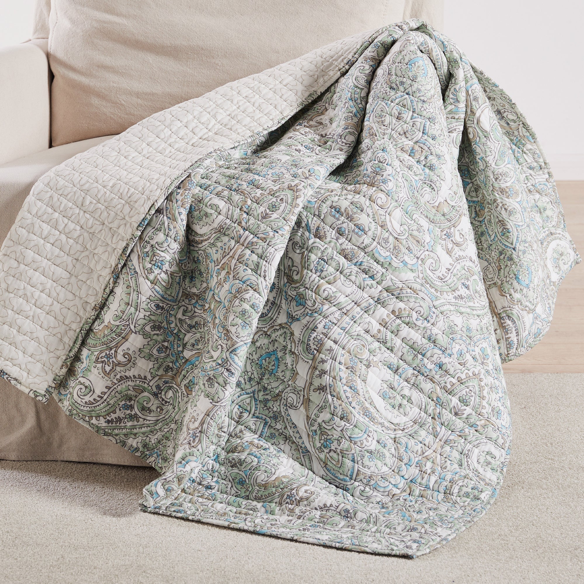 Assisi Mint Quilted Throw Blanket - Soft Lightweight Bedspread for Couch, Sofa & Bed - Cozy Home Decor for Living Room, Nursery or Gift