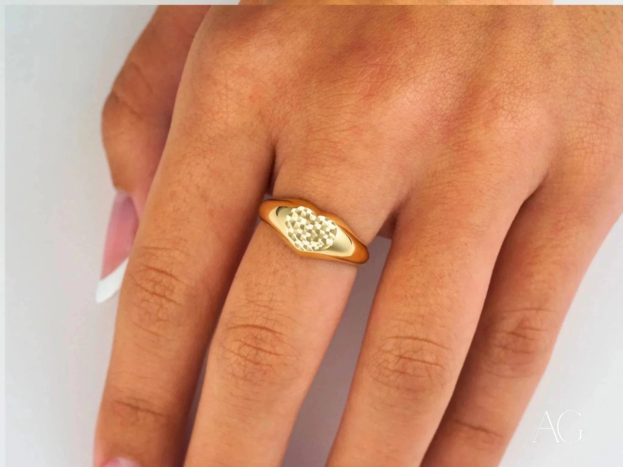 18K Yellow Gold Heart Ring for Women - Elegant Love Symbol Jewelry Gift for Valentine's Day, Anniversary & Romantic Occasions