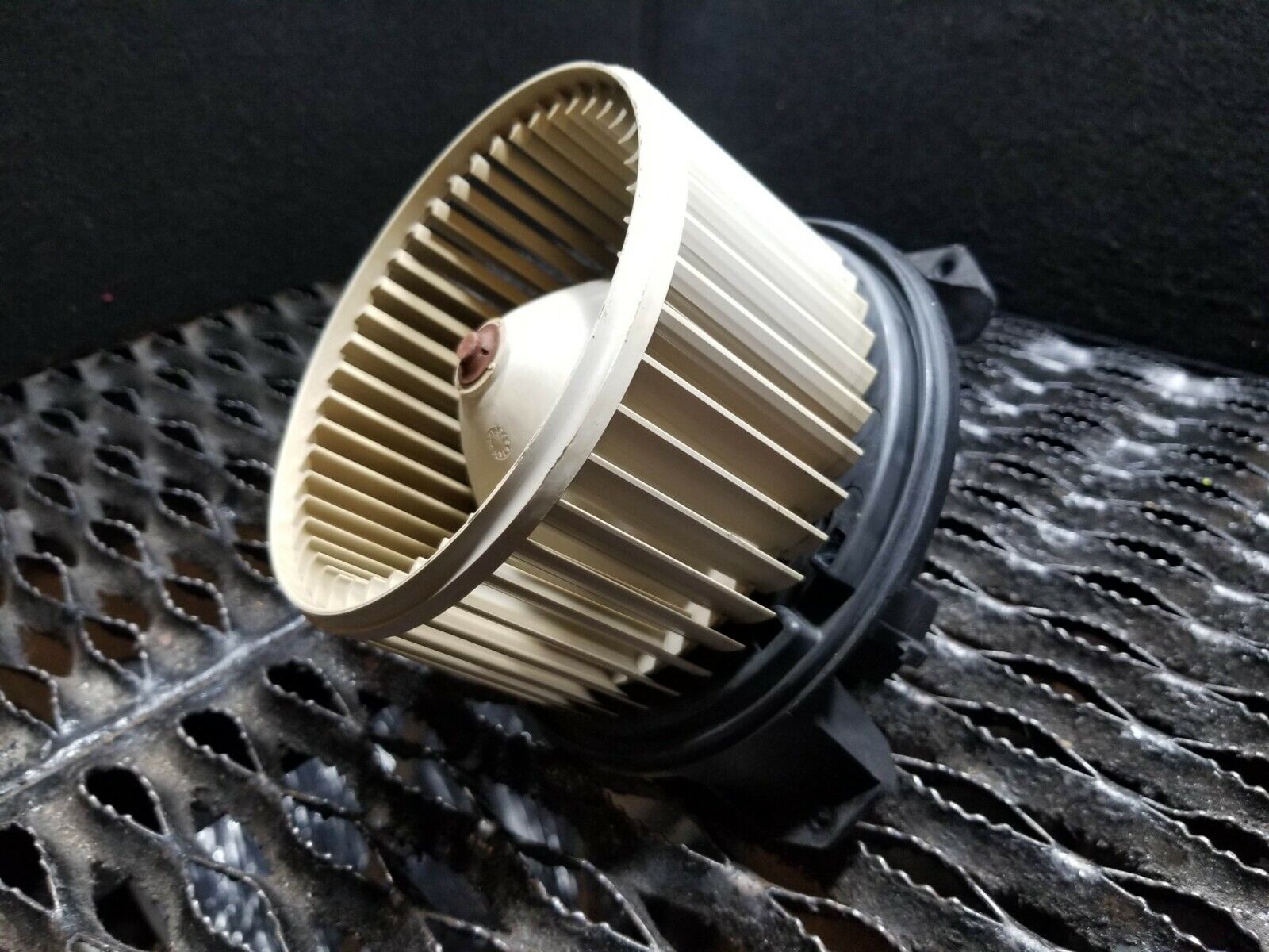 2005-2009 Ford Mustang Convertible Blower Motor OEM Replacement Part 44k - Perfect for AC/Heating System Repair & Maintenance