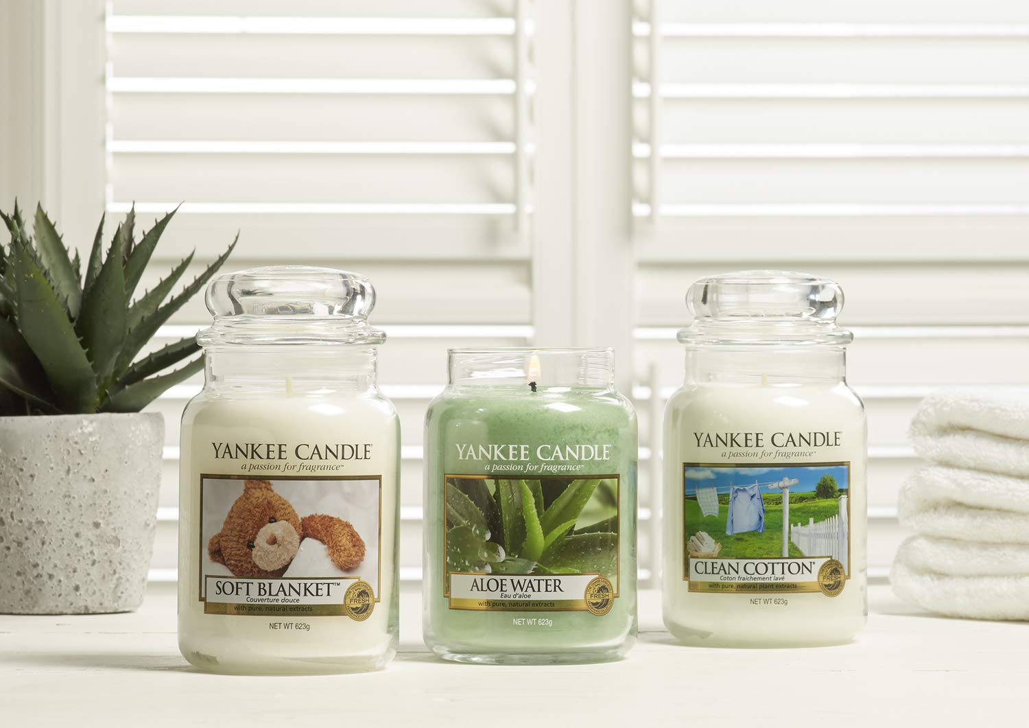 Yankee Candle Classic Vanilla Clean Cotton Small Jar Candle - 3.7oz Home Fragrance for Relaxation & Aromatherapy | Perfect for Living Room, Bedroom, Bathroom & Office Decor