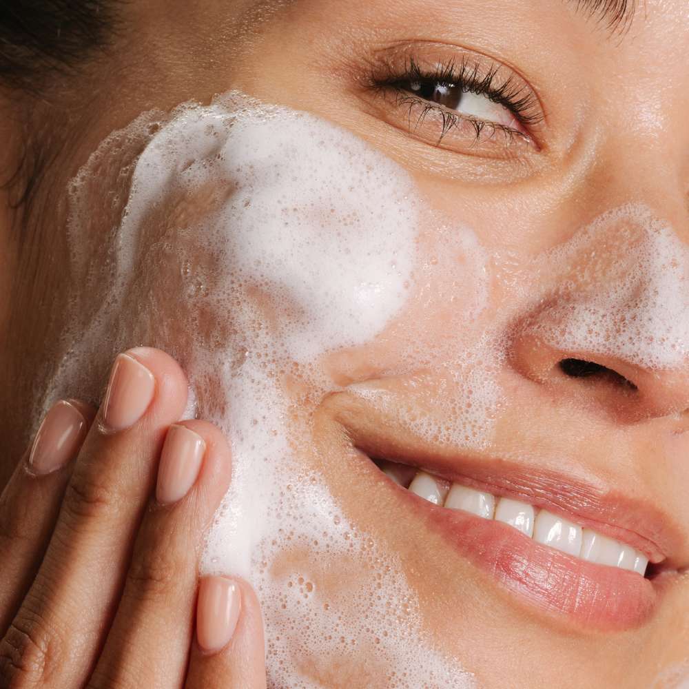 Breakout Clearing Foaming Wash - Acne Treatment Face Cleanser for Oily & Sensitive Skin | Daily Deep Pore Cleansing for Clear & Healthy Skin | Perfect for Morning & Night Skincare Routine
