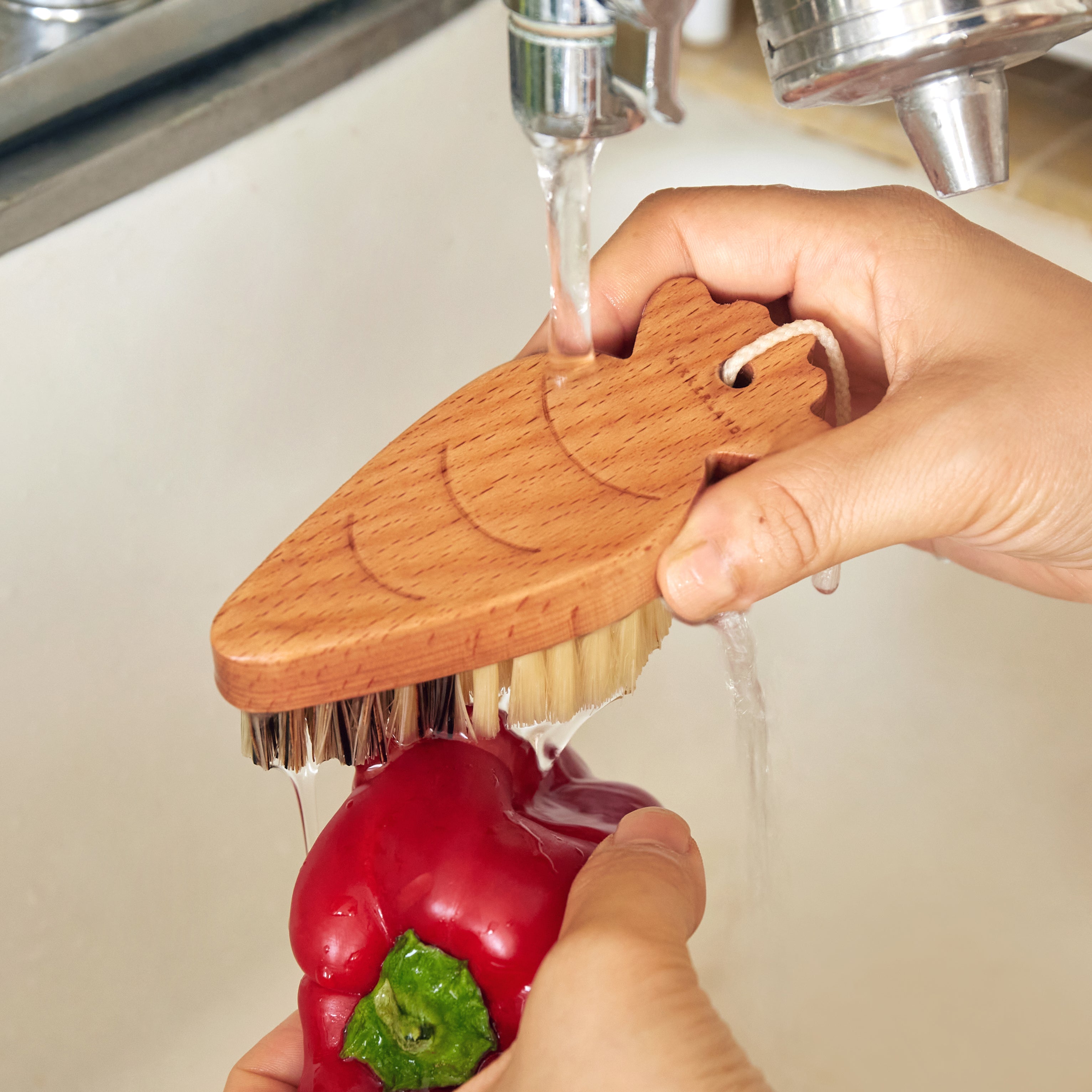 Organic Vegetable Scrubber Brush - Natural Bristle Cleaning Brush for Potatoes, Carrots & Fruits - Eco-Friendly Kitchen Tool for Washing Vegetables & Removing Dirt (Perfect for Farm Fresh Produce & Meal Prep)
