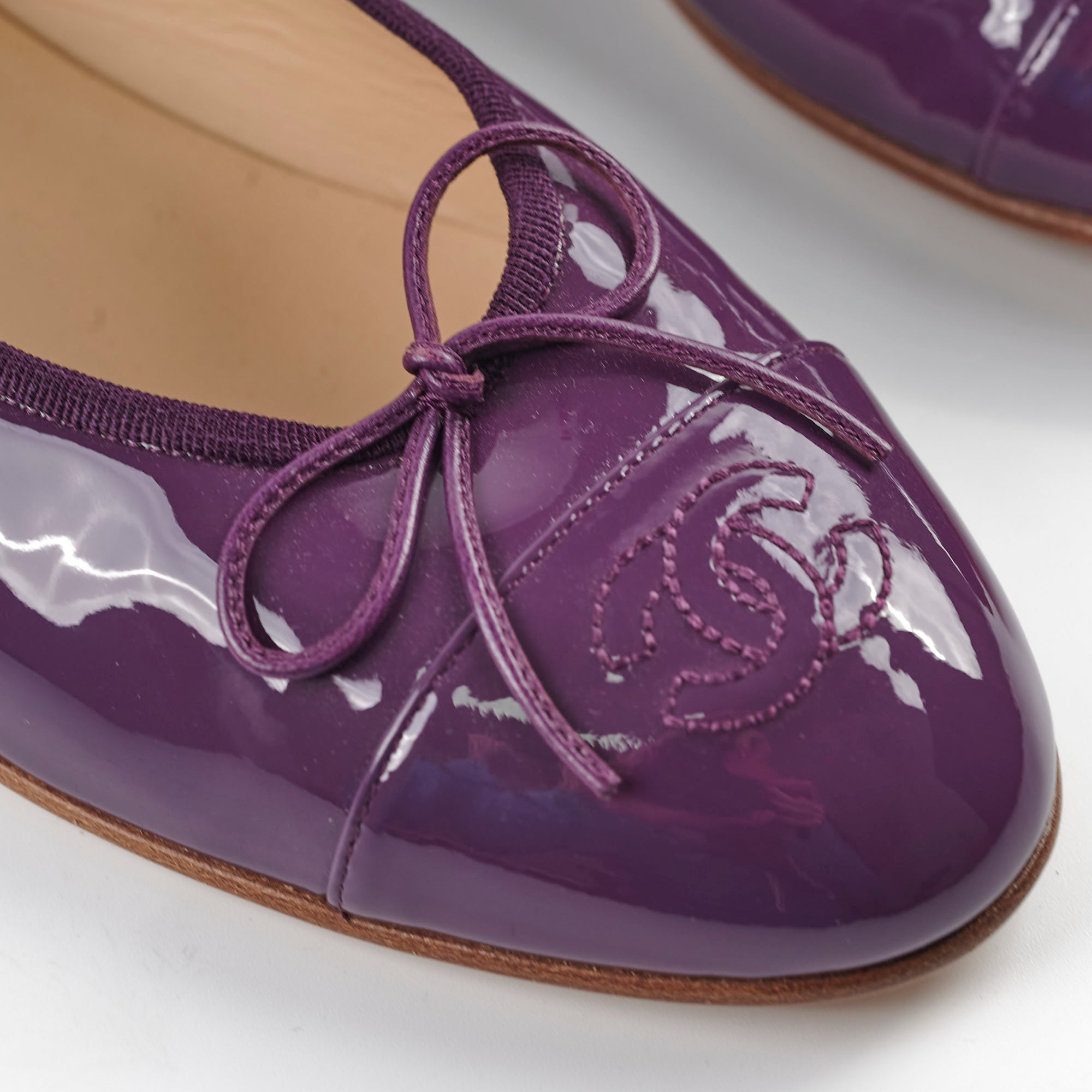 Chanel Purple Patent Leather Bow Ballet Flats Size 40C - Elegant Women's Dress Shoes for Parties, Weddings & Formal Occasions