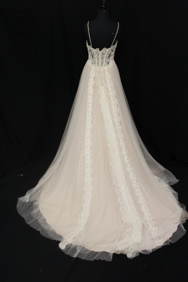 Sottero and Midgley Olson Sample Wedding Gown - Elegant Lace Bridal Dress for Bride, Perfect for Church Ceremony & Outdoor Wedding Photography