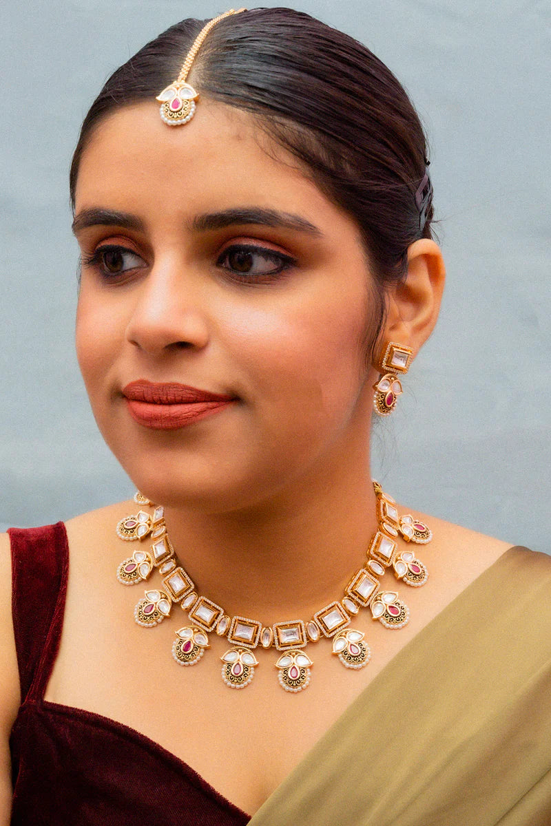 Exquisite Gold Plated Kundan Necklace Set with Matching Earrings & Maang Tikka - Perfect for Weddings, Parties & Indian Festivals