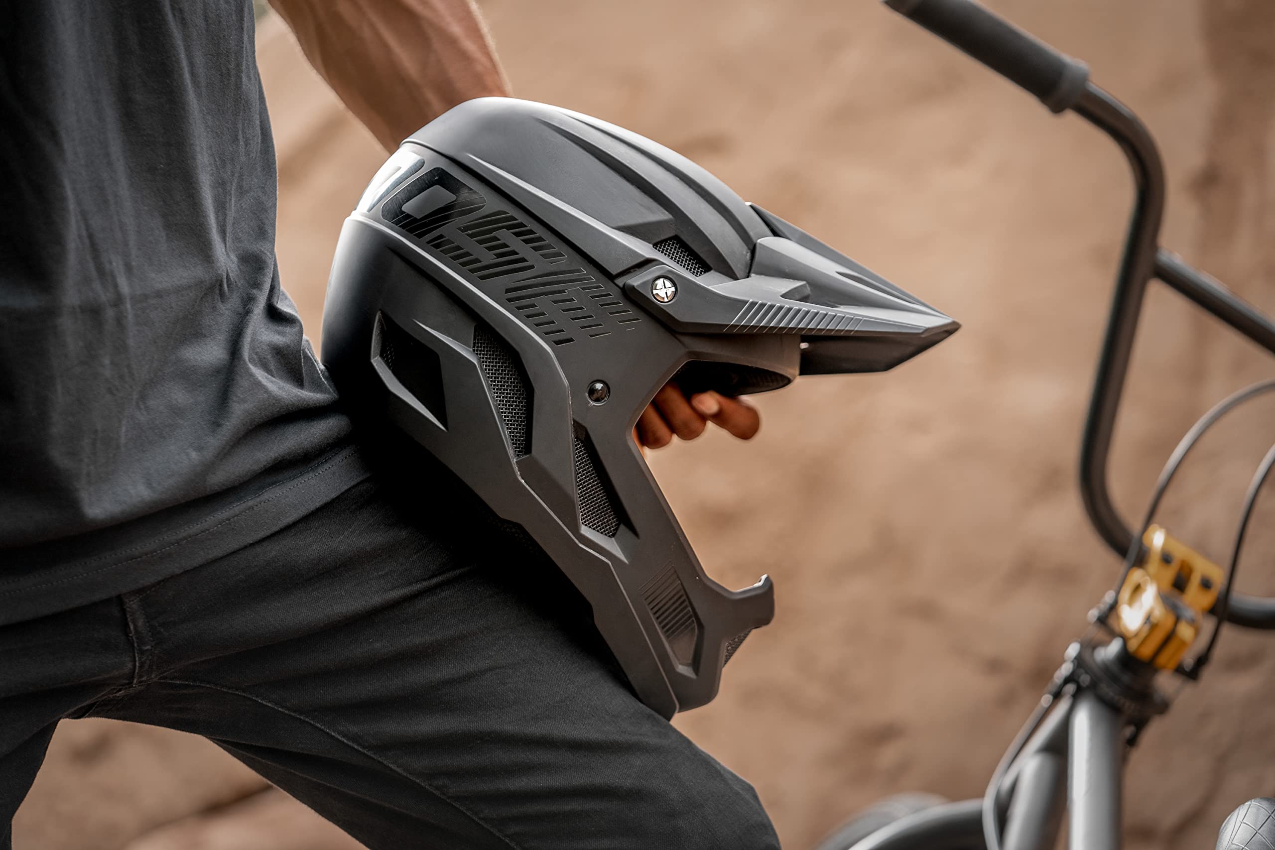 Mongoose Title Full Face Team Issue Bike Helmet for Youth & Adults - Adjustable 47-62cm Head Circumference - MTB, BMX & Downhill Cycling Safety Gear - Perfect for Trail Riding, Mountain Biking & Extreme Sports